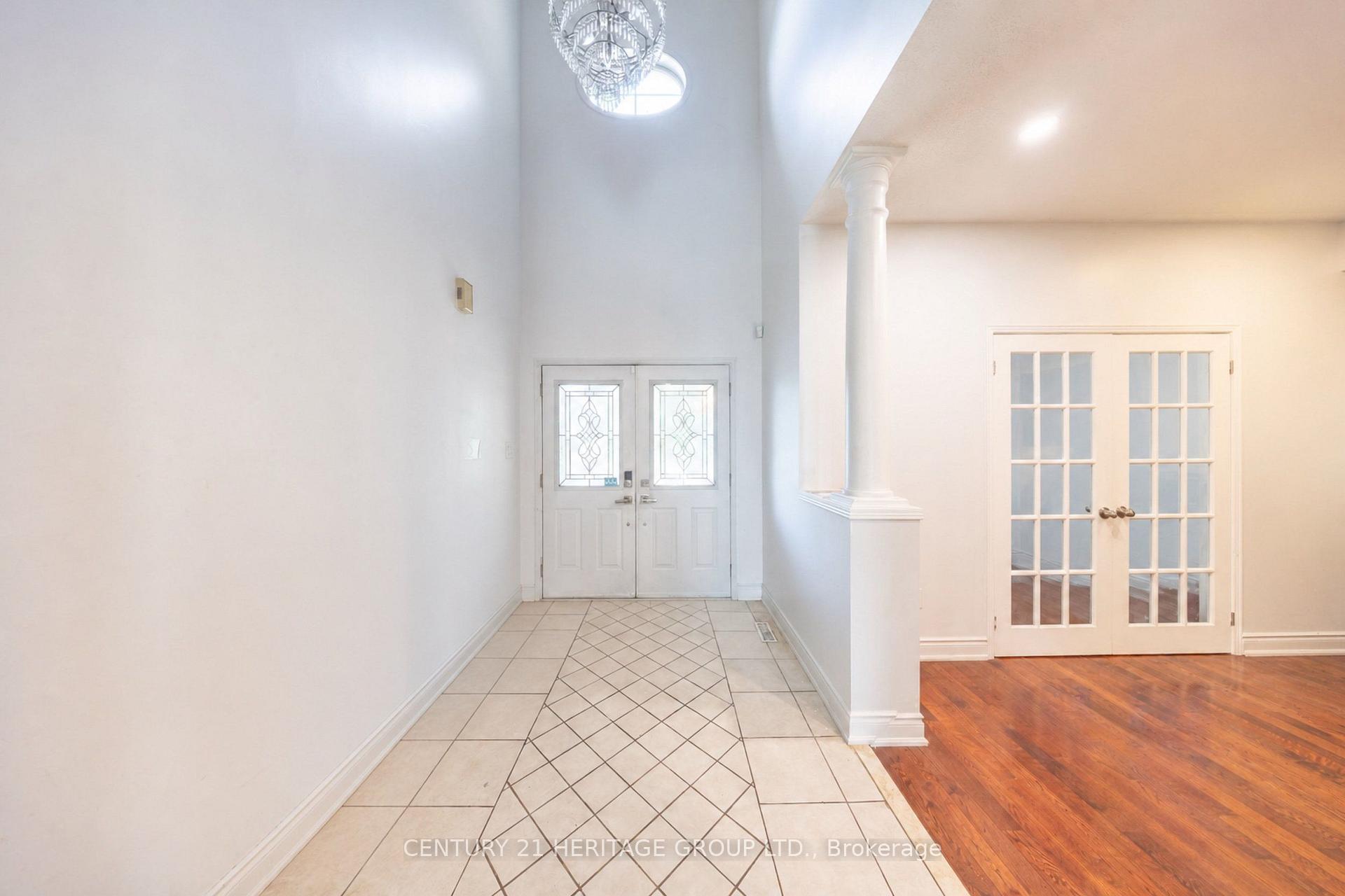 Photo 2 of Unit Main & 2nd, 92 Edenbrook Hill Drive, Brampton, Fletcher's Meadow — HOMEH