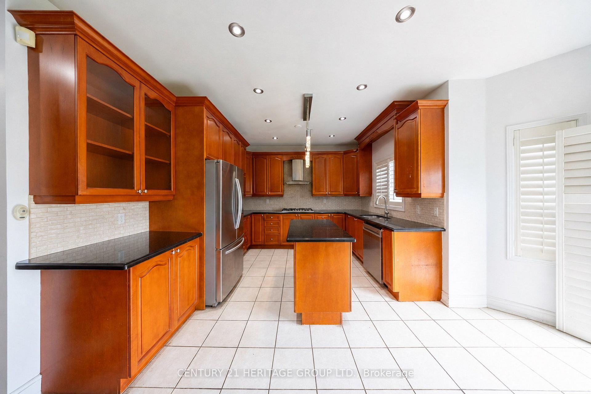 Photo 8 of Unit Main & 2nd, 92 Edenbrook Hill Drive, Brampton, Fletcher's Meadow — HOMEH