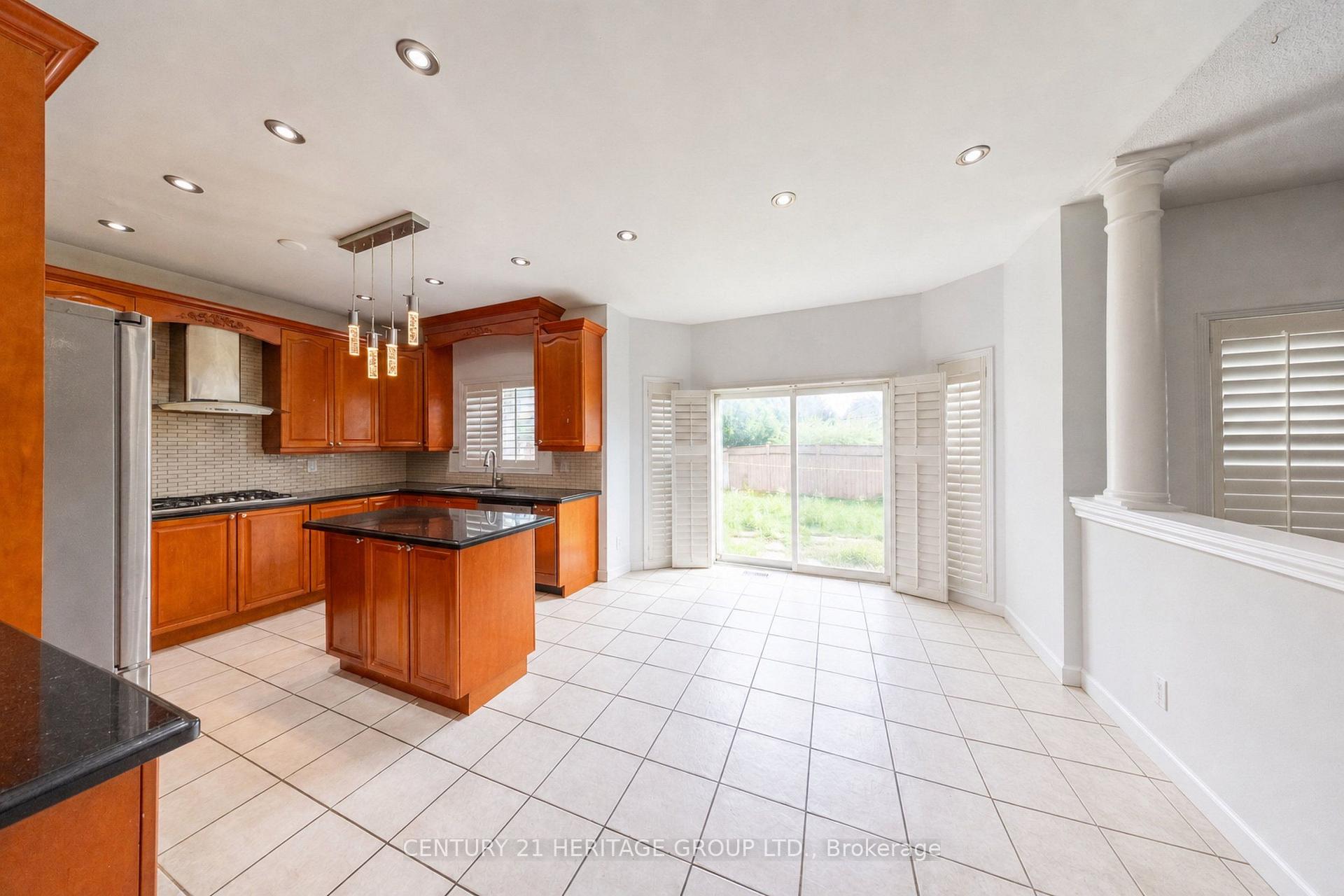 Photo 10 of Unit Main & 2nd, 92 Edenbrook Hill Drive, Brampton, Fletcher's Meadow — HOMEH