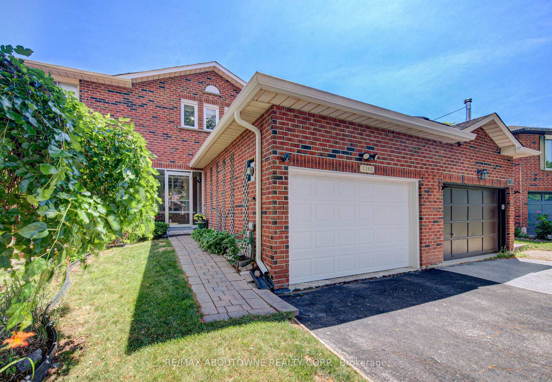 Photo 2 of 1140 Avondale Drive, Oakville, Wedgewood Creek — HOMEH