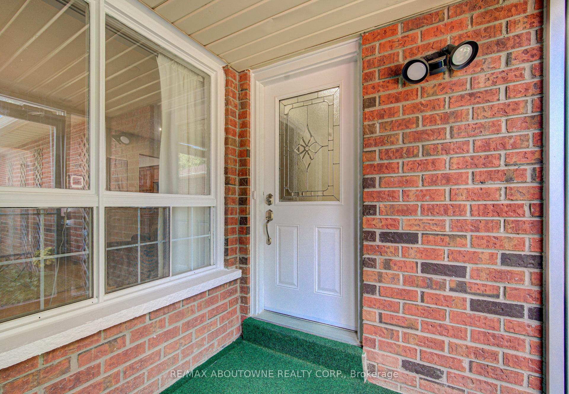 Photo 4 of 1140 Avondale Drive, Oakville, Wedgewood Creek — HOMEH