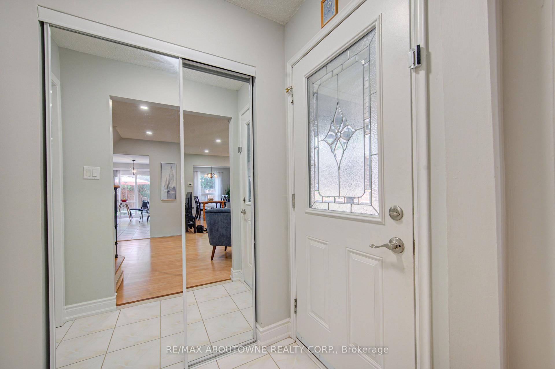 Photo 5 of 1140 Avondale Drive, Oakville, Wedgewood Creek — HOMEH