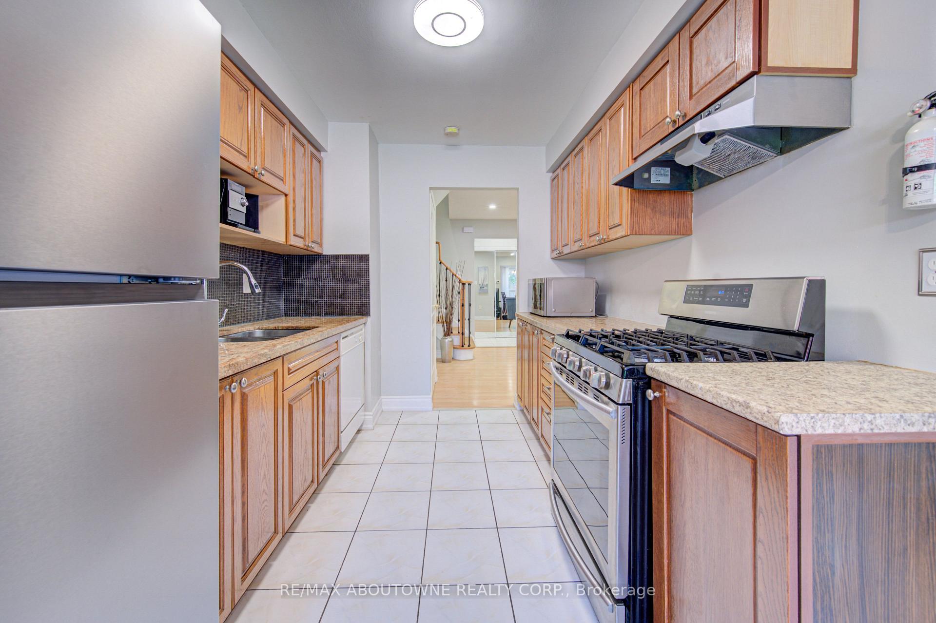 Photo 6 of 1140 Avondale Drive, Oakville, Wedgewood Creek — HOMEH