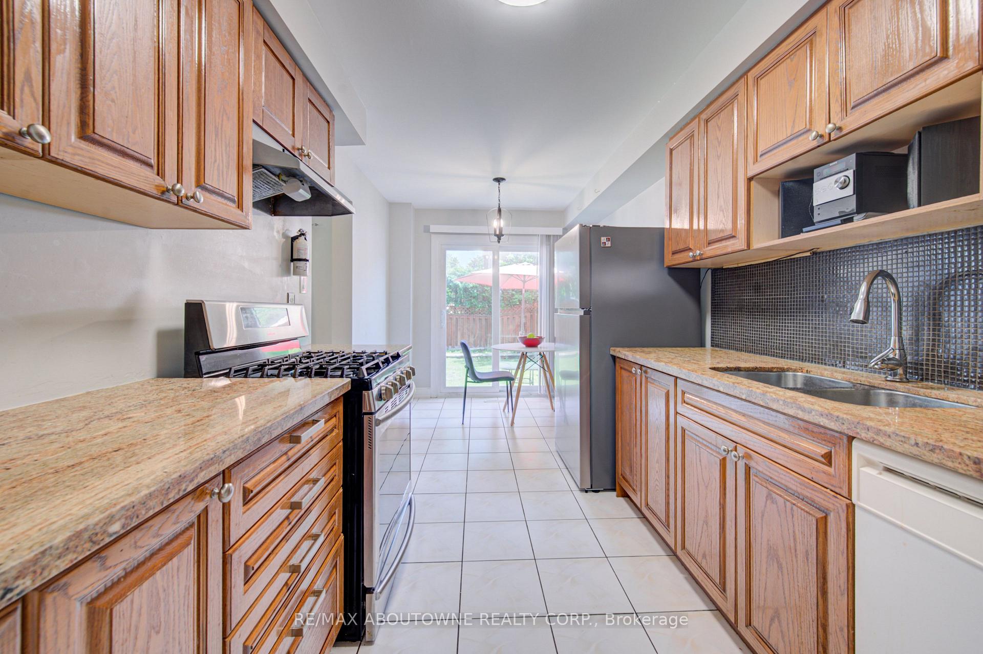 Photo 7 of 1140 Avondale Drive, Oakville, Wedgewood Creek — HOMEH