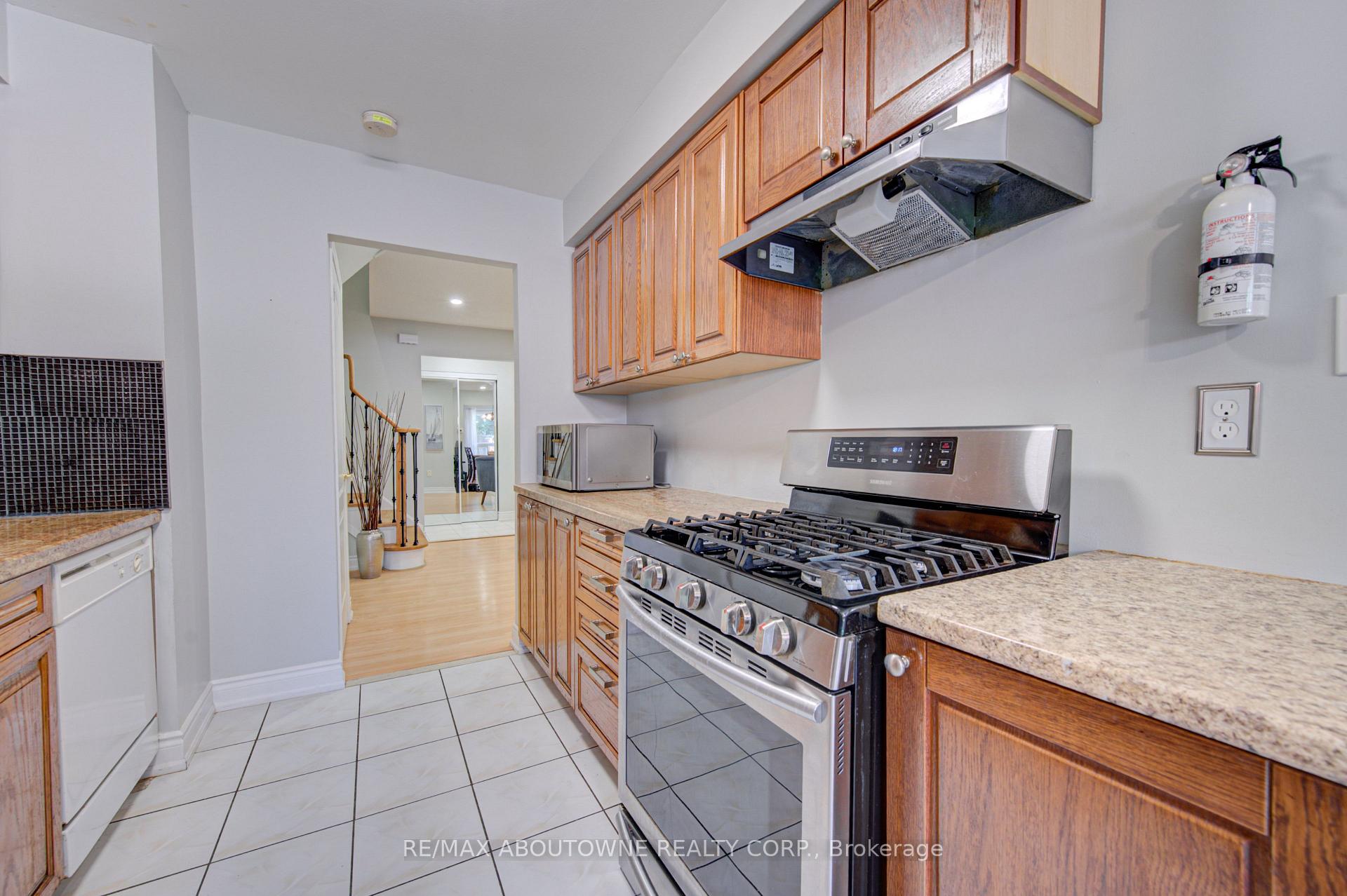 Photo 8 of 1140 Avondale Drive, Oakville, Wedgewood Creek — HOMEH