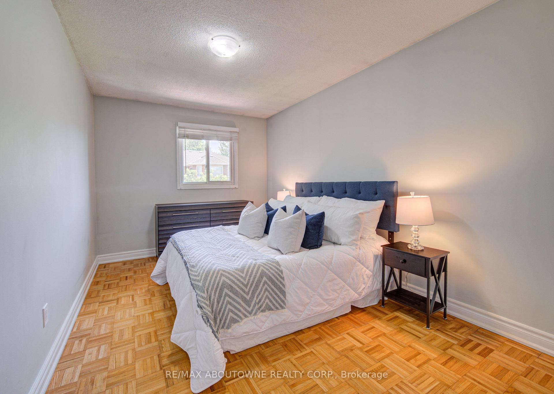 Photo 23 of 1140 Avondale Drive, Oakville, Wedgewood Creek — HOMEH