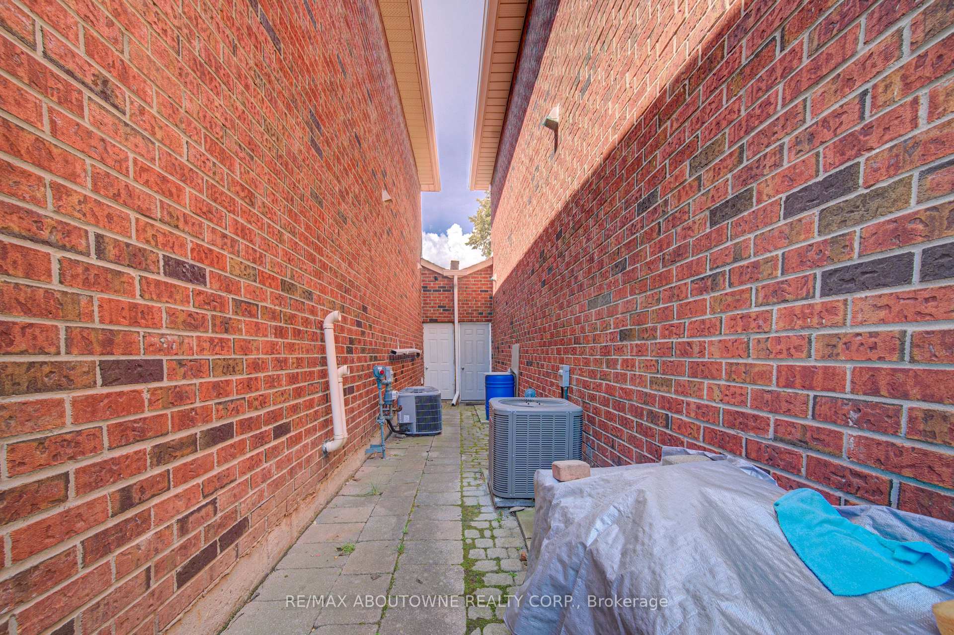 Photo 39 of 1140 Avondale Drive, Oakville, Wedgewood Creek — HOMEH