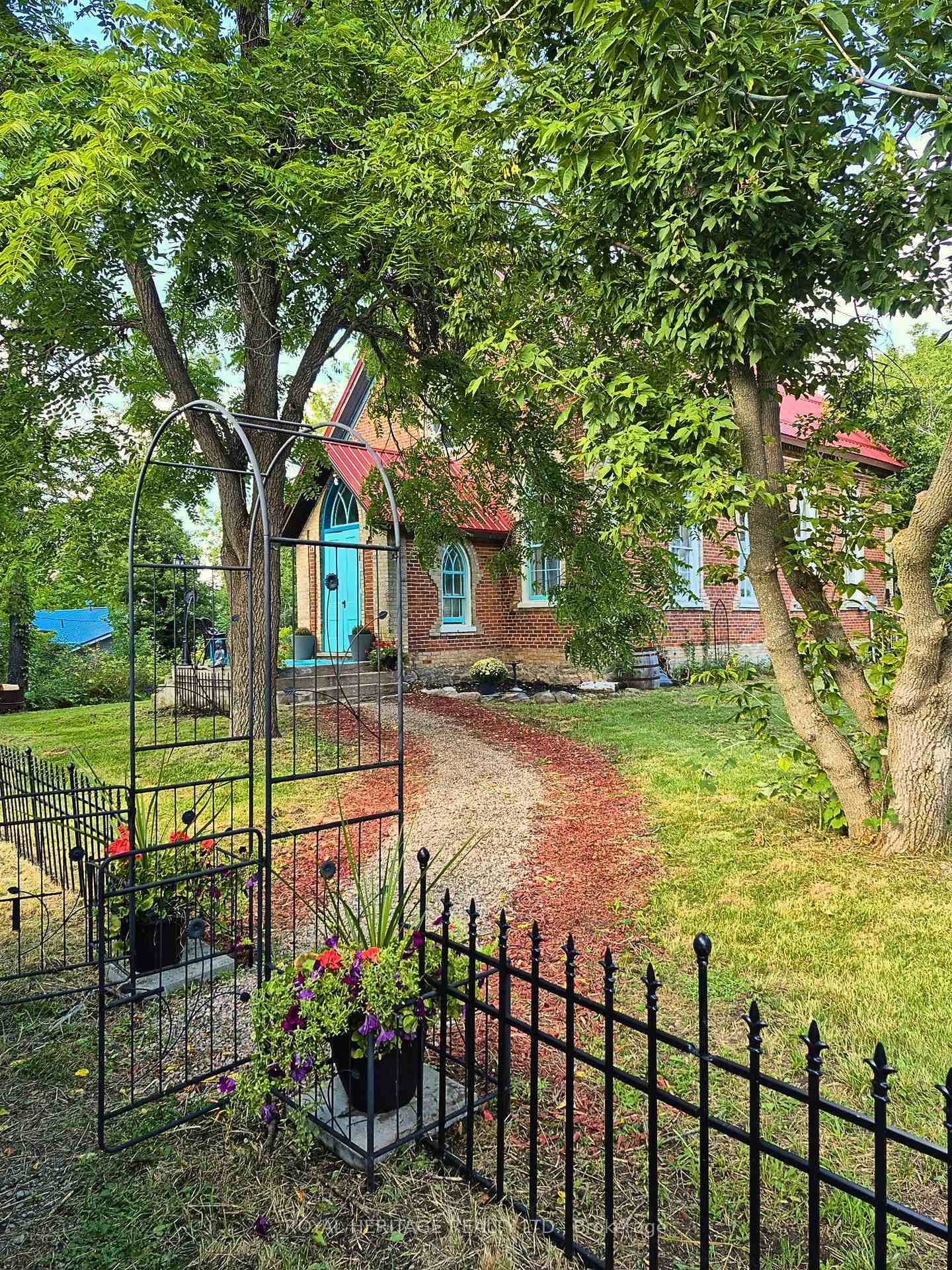 Photo 3 of 13 Richmond Street E, Kawartha Lakes, Bexley — HOMEH