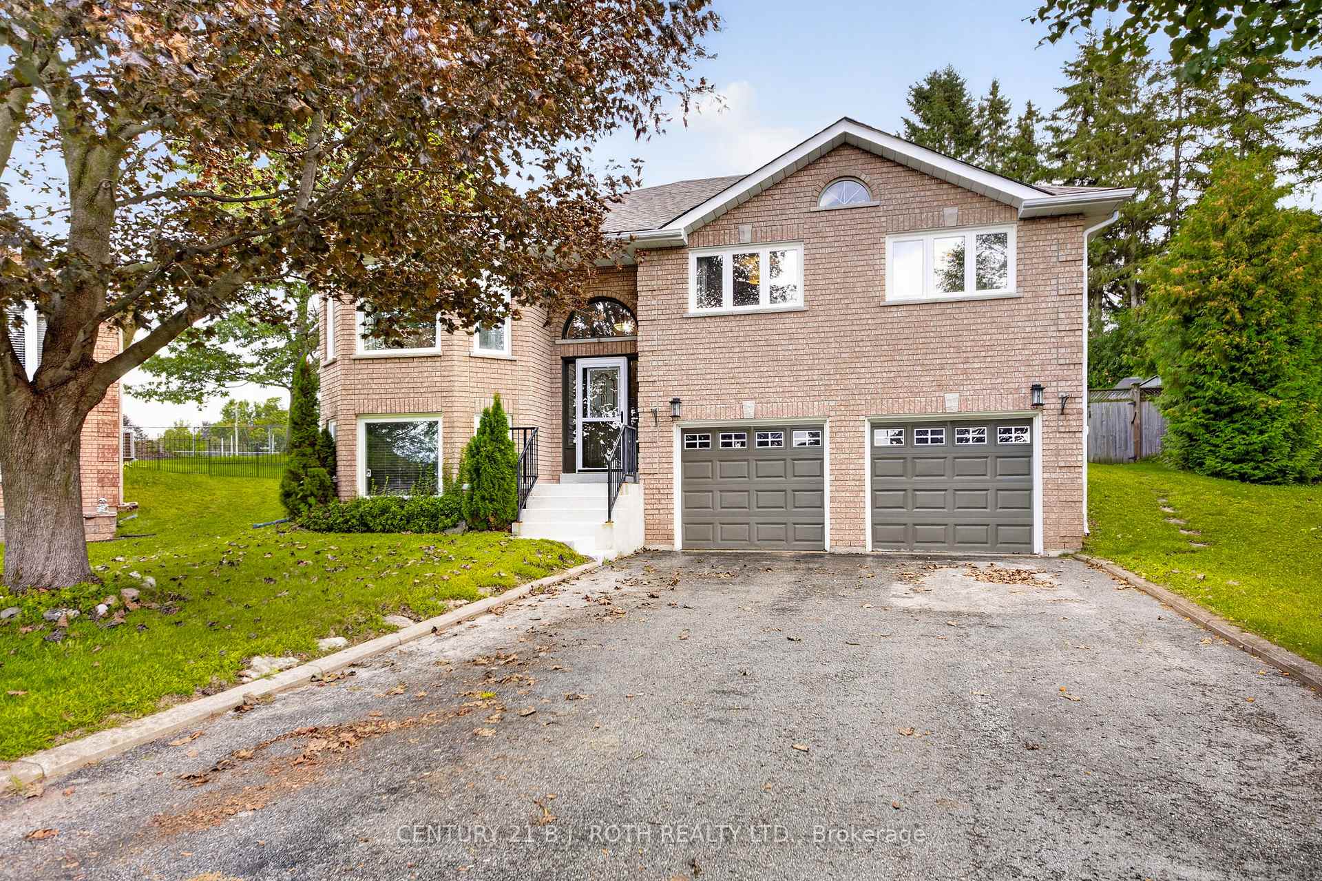 Photo 1 of 23 Carter Crescent, Orillia — HOMEH