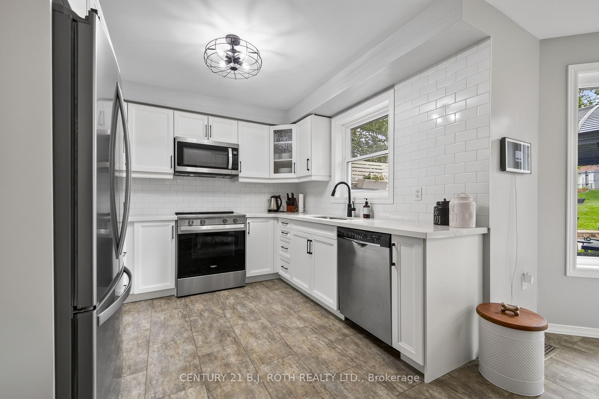 Photo 4 of 23 Carter Crescent, Orillia — HOMEH