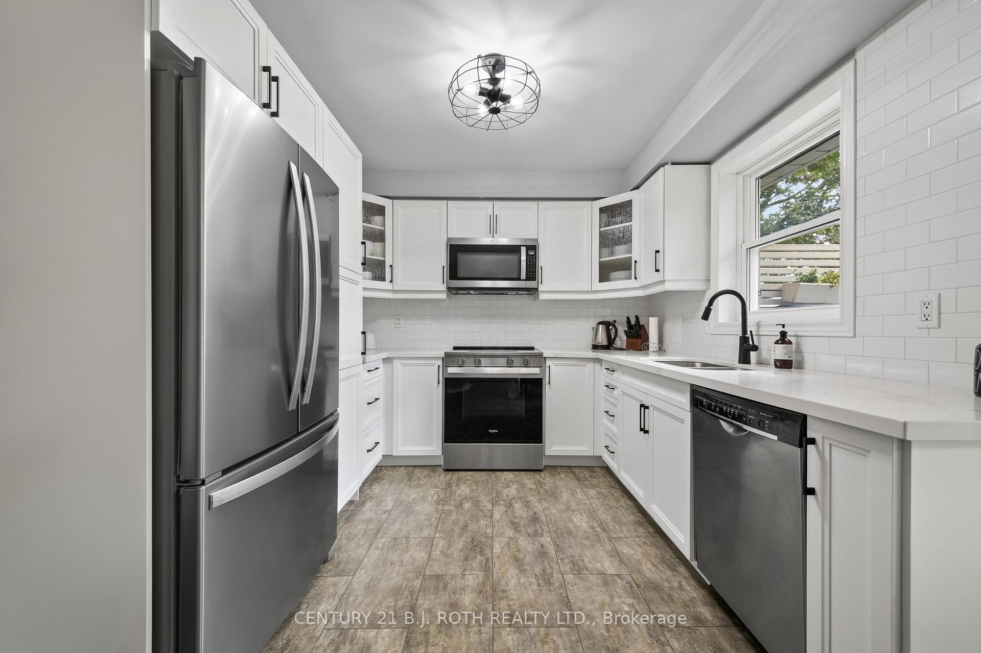 Photo 5 of 23 Carter Crescent, Orillia — HOMEH