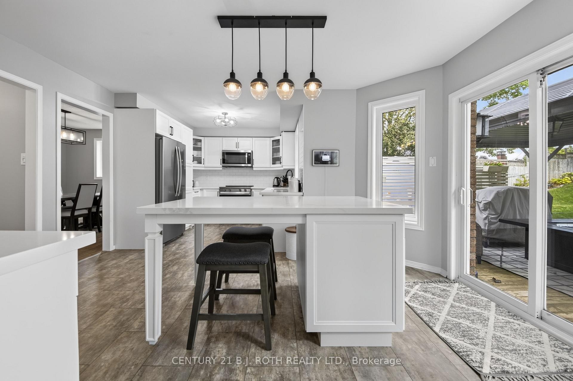 Photo 8 of 23 Carter Crescent, Orillia — HOMEH