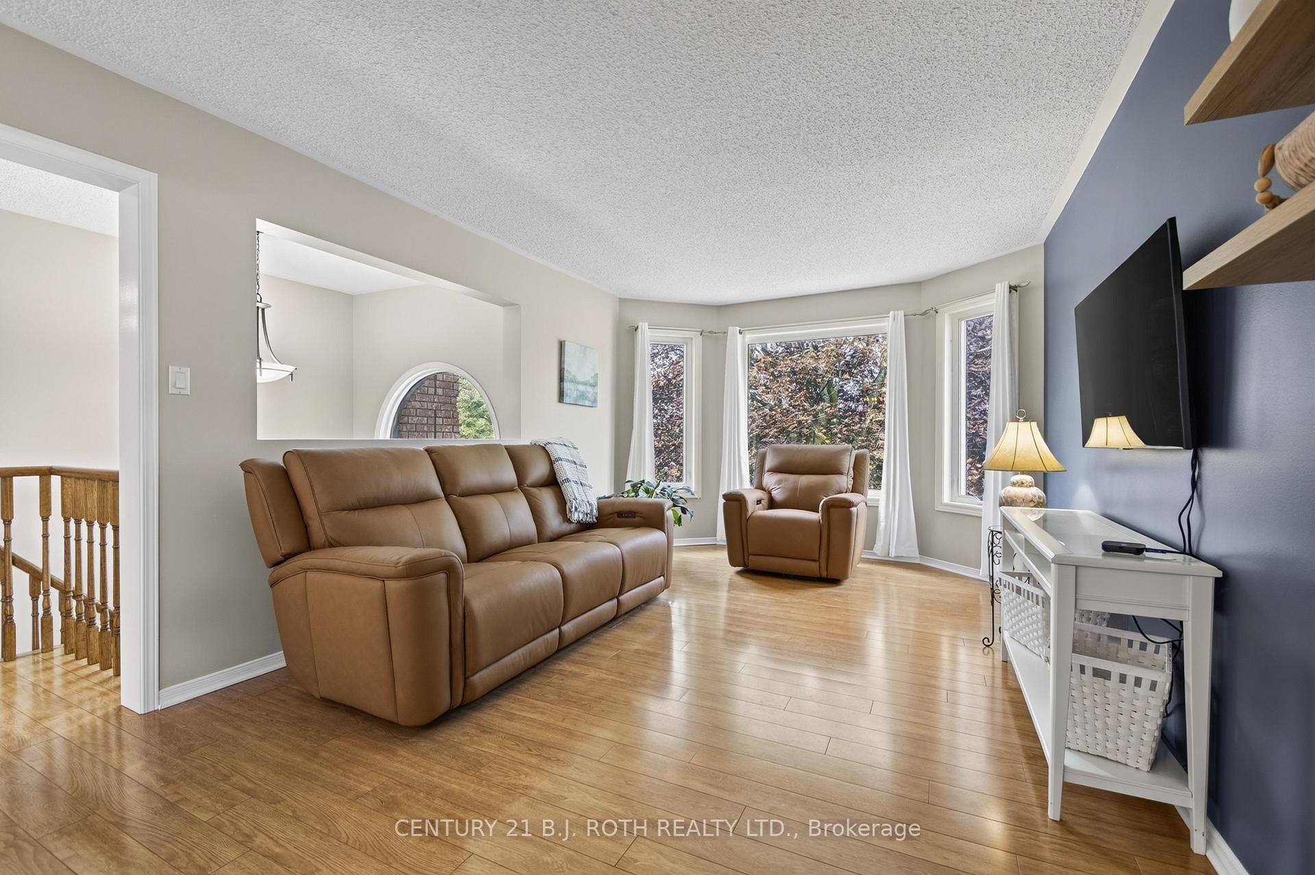 Photo 9 of 23 Carter Crescent, Orillia — HOMEH