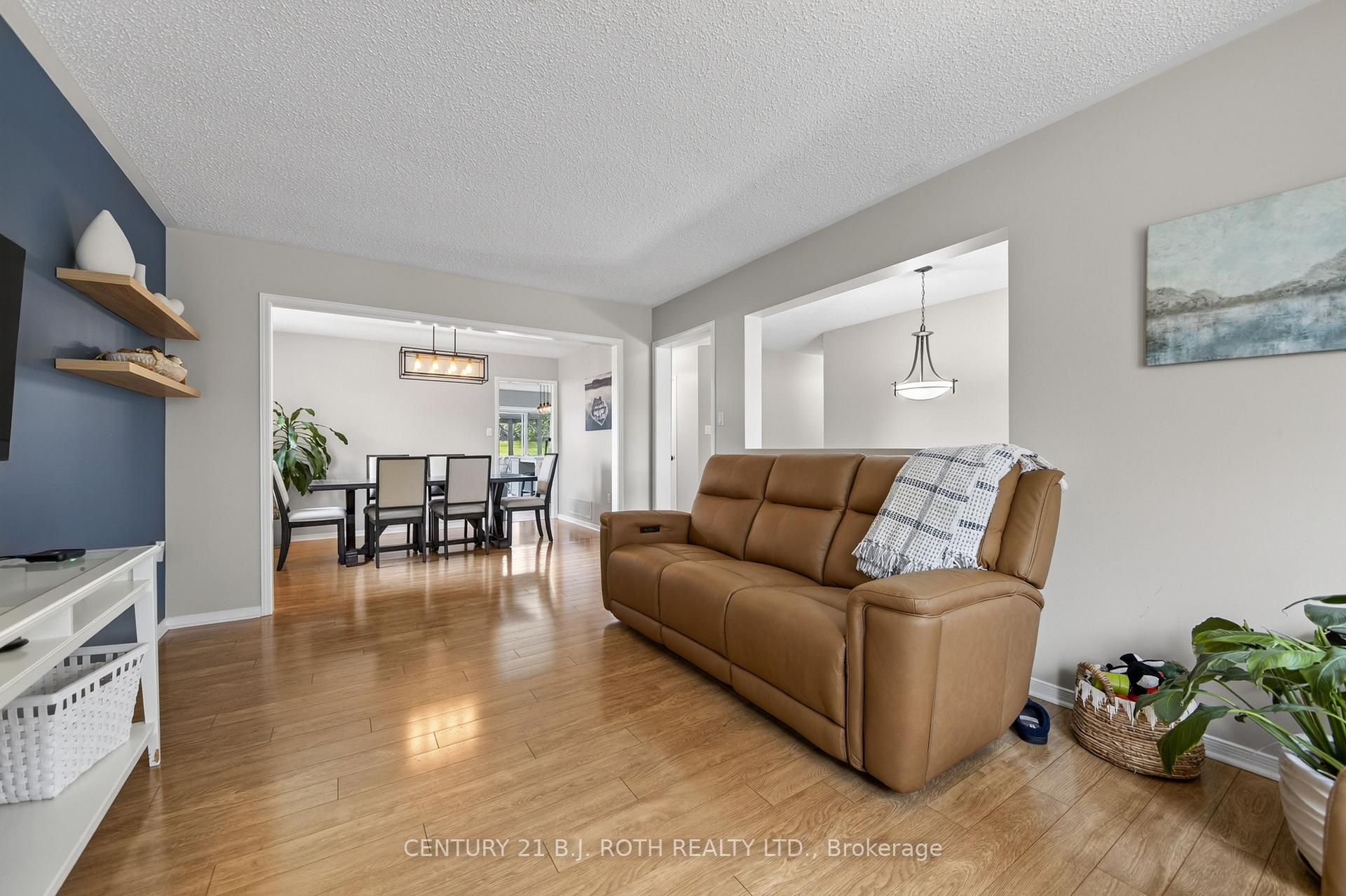 Photo 10 of 23 Carter Crescent, Orillia — HOMEH