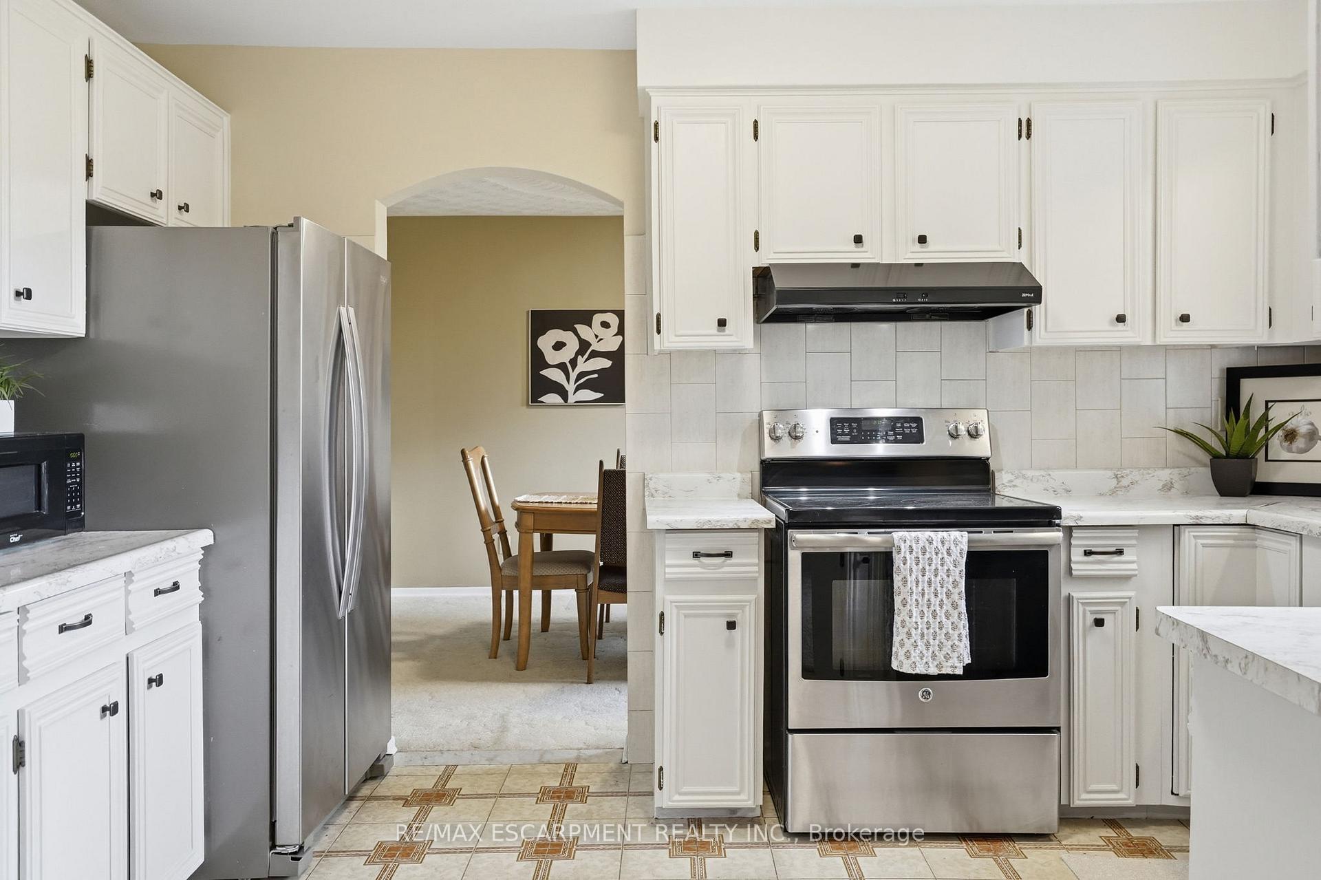 Photo 14 of 57 Neil Avenue, Hamilton, Stoney Creek — HOMEH