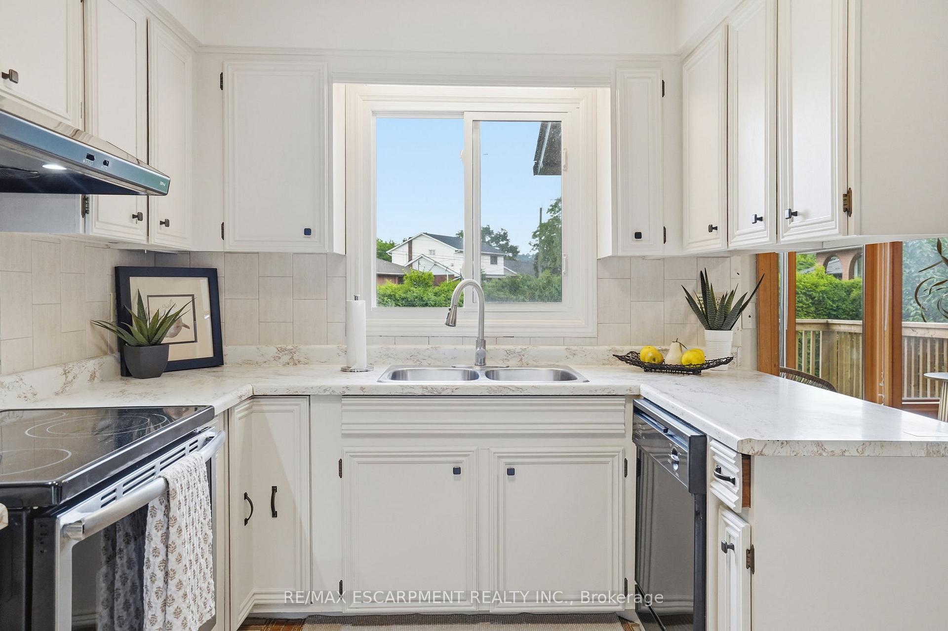 Photo 15 of 57 Neil Avenue, Hamilton, Stoney Creek — HOMEH