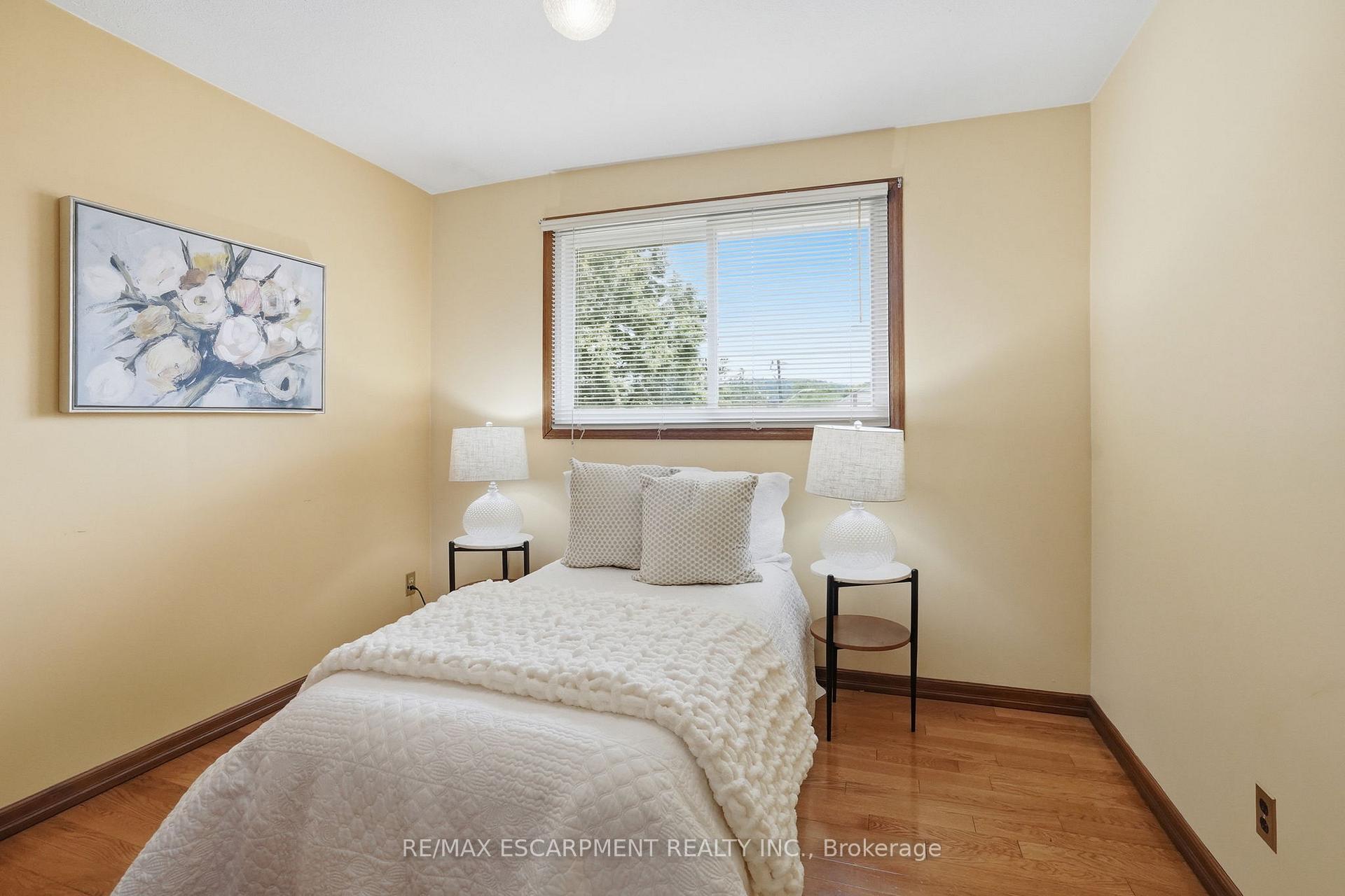 Photo 32 of 57 Neil Avenue, Hamilton, Stoney Creek — HOMEH