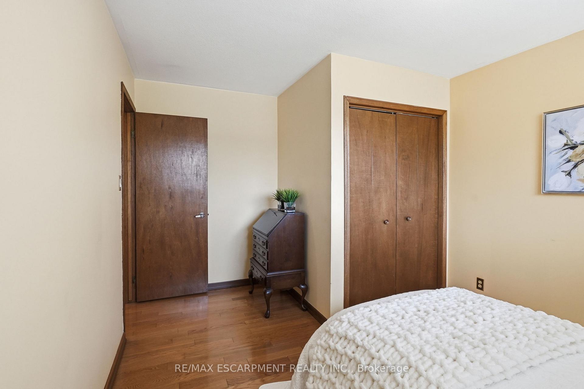 Photo 33 of 57 Neil Avenue, Hamilton, Stoney Creek — HOMEH