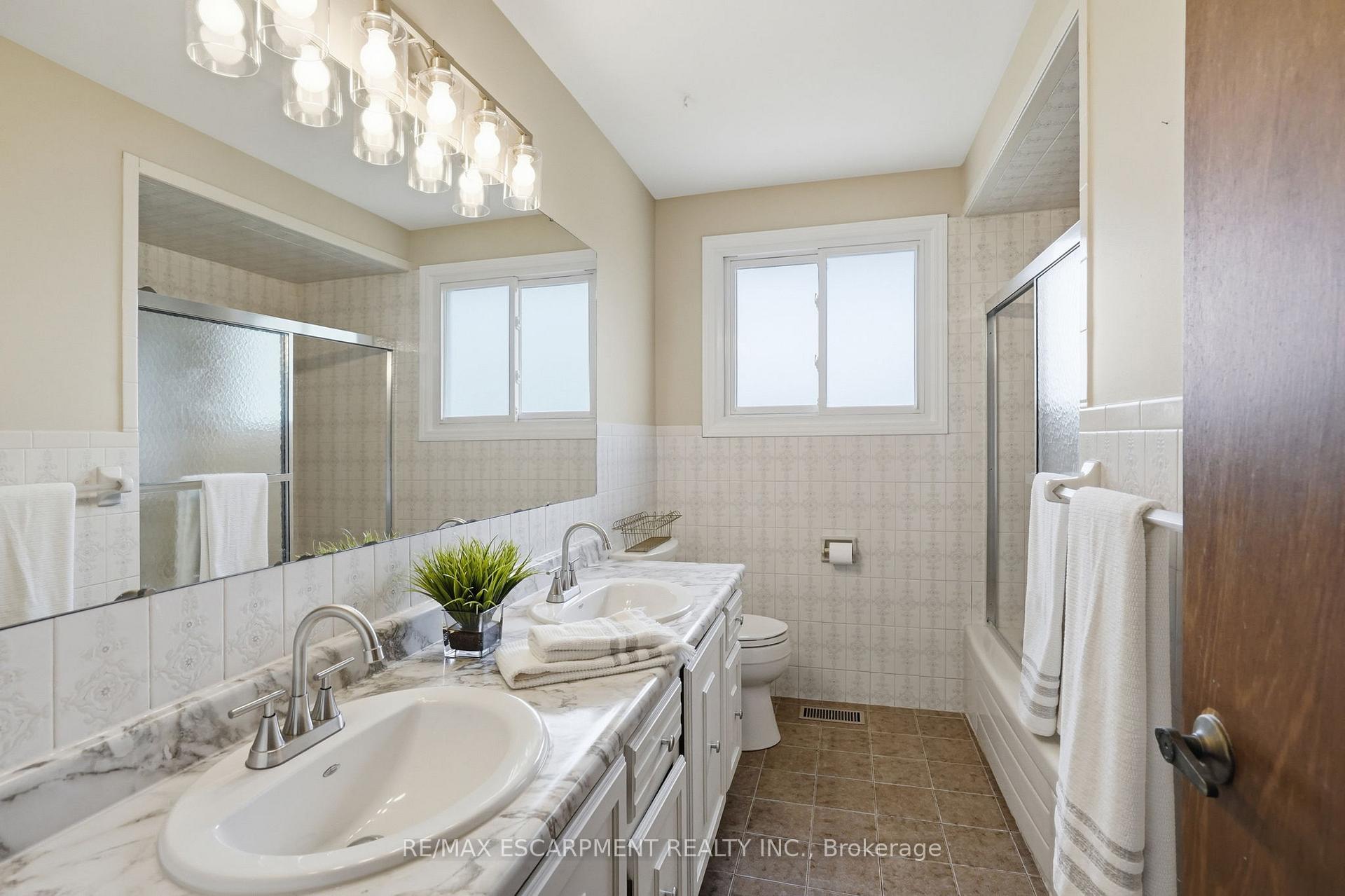 Photo 34 of 57 Neil Avenue, Hamilton, Stoney Creek — HOMEH