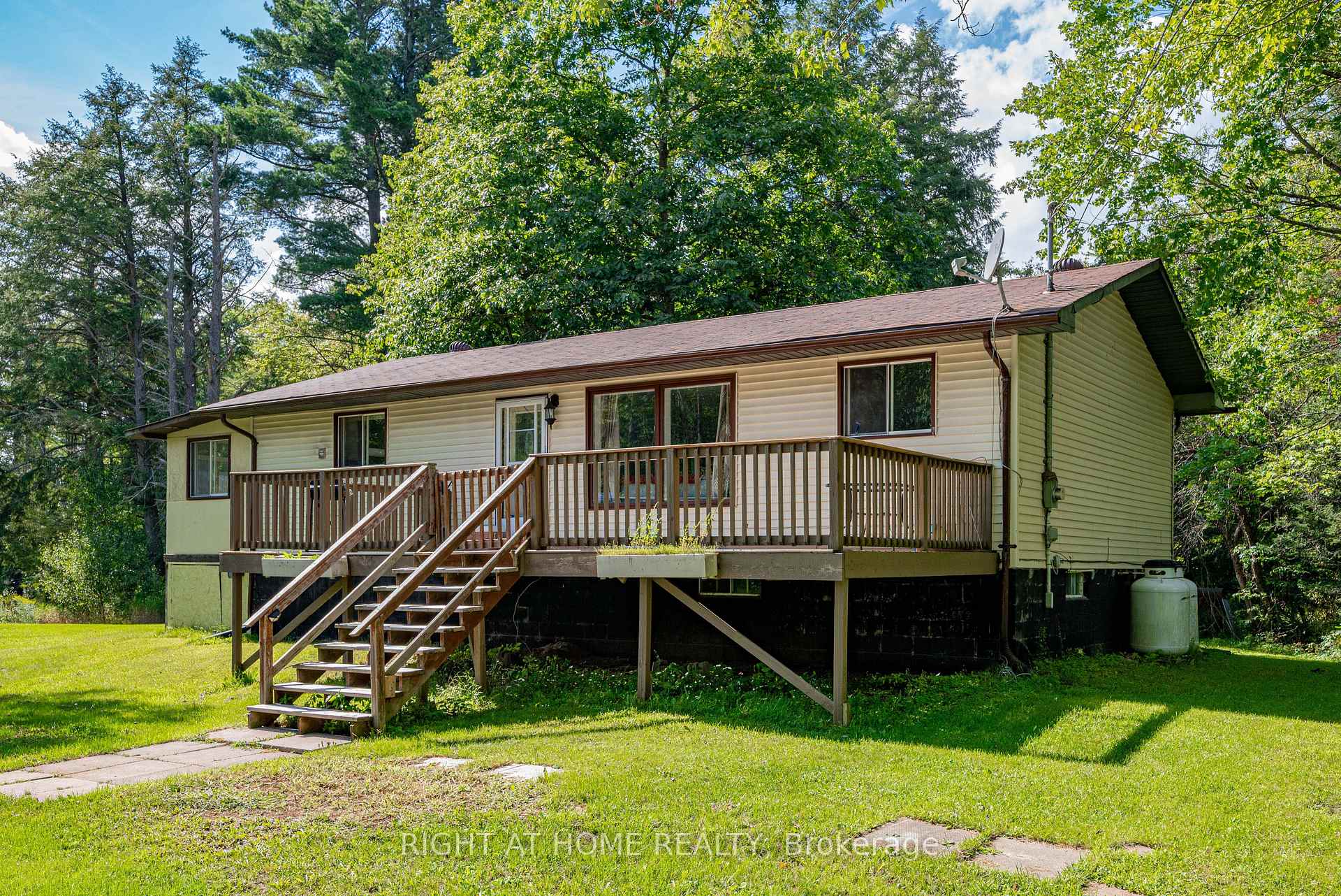 Photo 4 of 31 Morrison Street, Kawartha Lakes, Laxton/Digby/Longford — HOMEH
