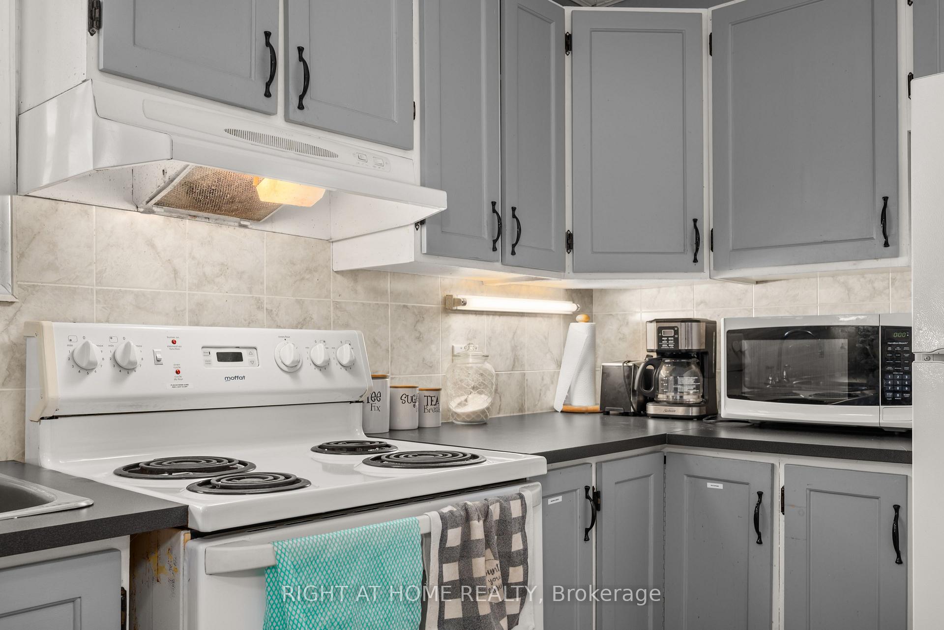 Photo 19 of 31 Morrison Street, Kawartha Lakes, Laxton/Digby/Longford — HOMEH