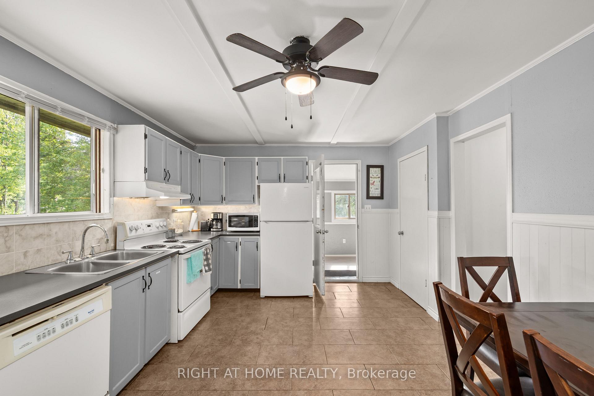 Photo 21 of 31 Morrison Street, Kawartha Lakes, Laxton/Digby/Longford — HOMEH