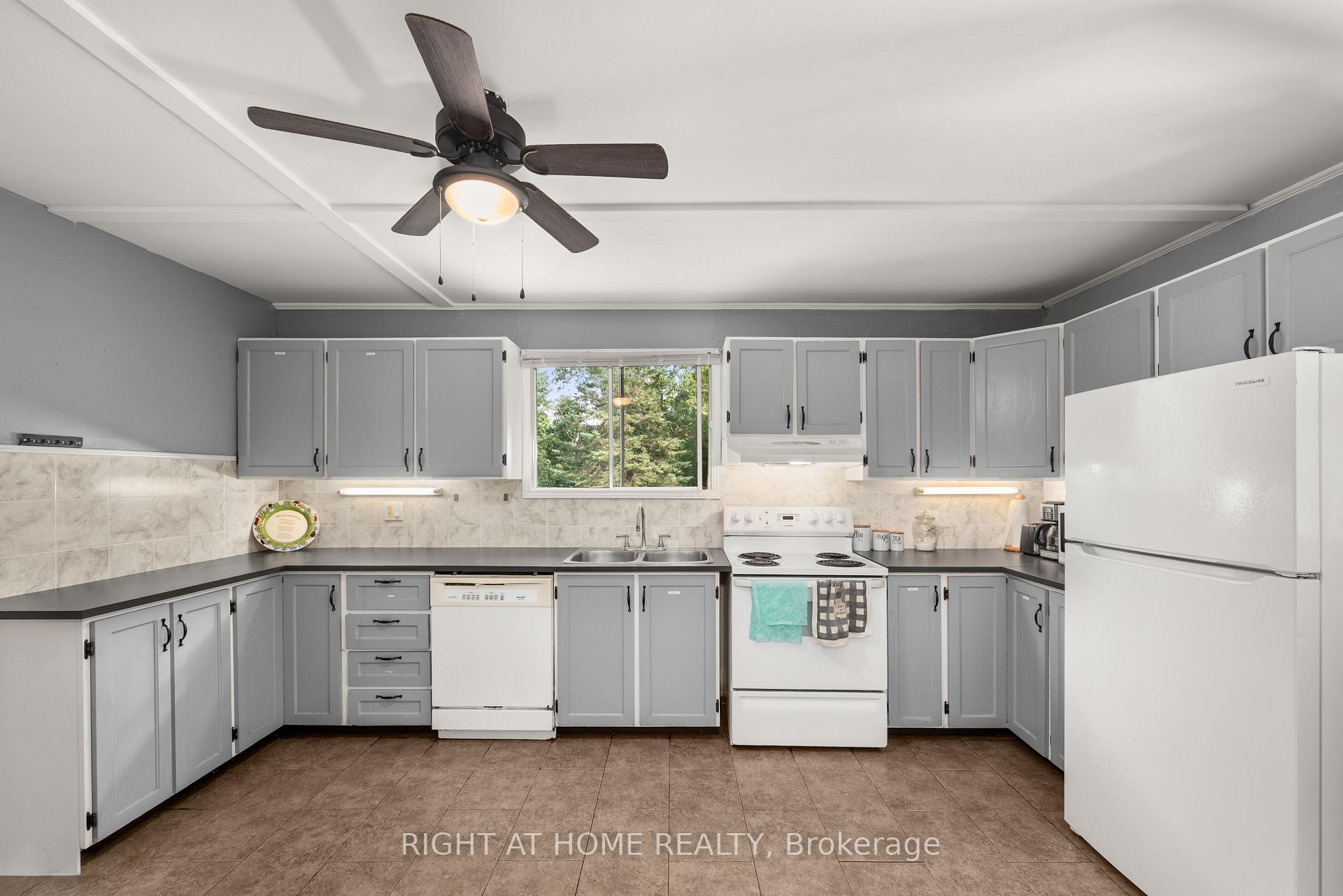 Photo 23 of 31 Morrison Street, Kawartha Lakes, Laxton/Digby/Longford — HOMEH