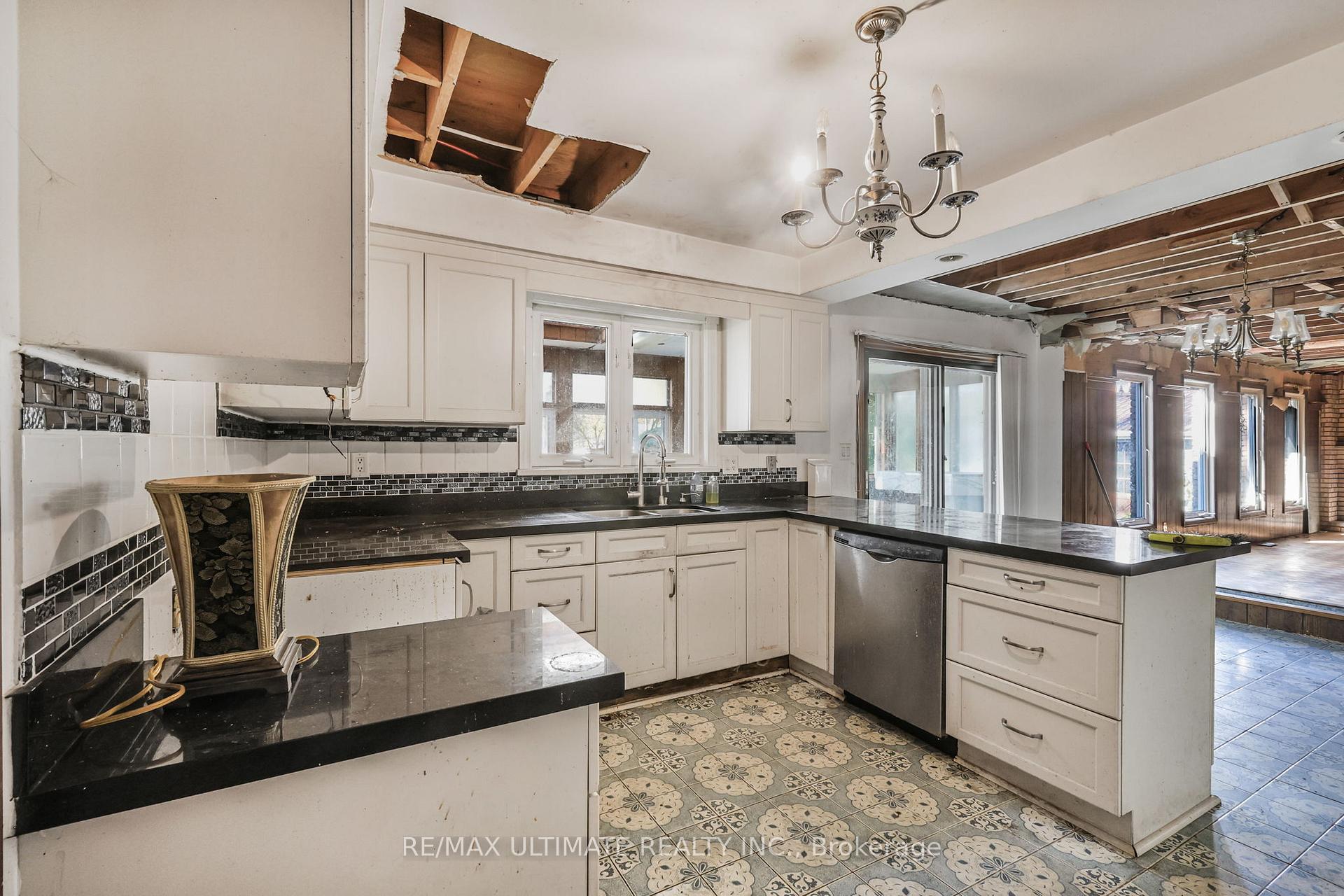 Photo 5 of 1010 Ritson Road N, Oshawa, Central — HOMEH
