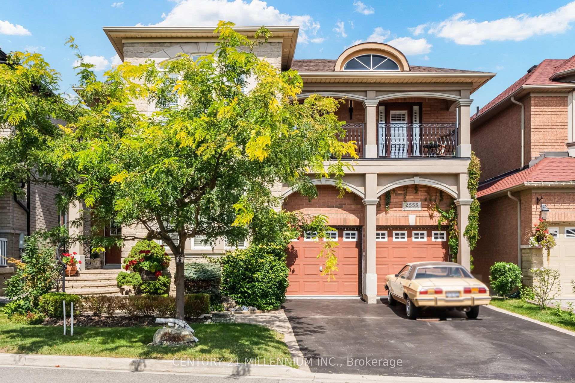 Photo 2 of 2555 Nichols Drive, Oakville, Wedgewood Creek — HOMEH