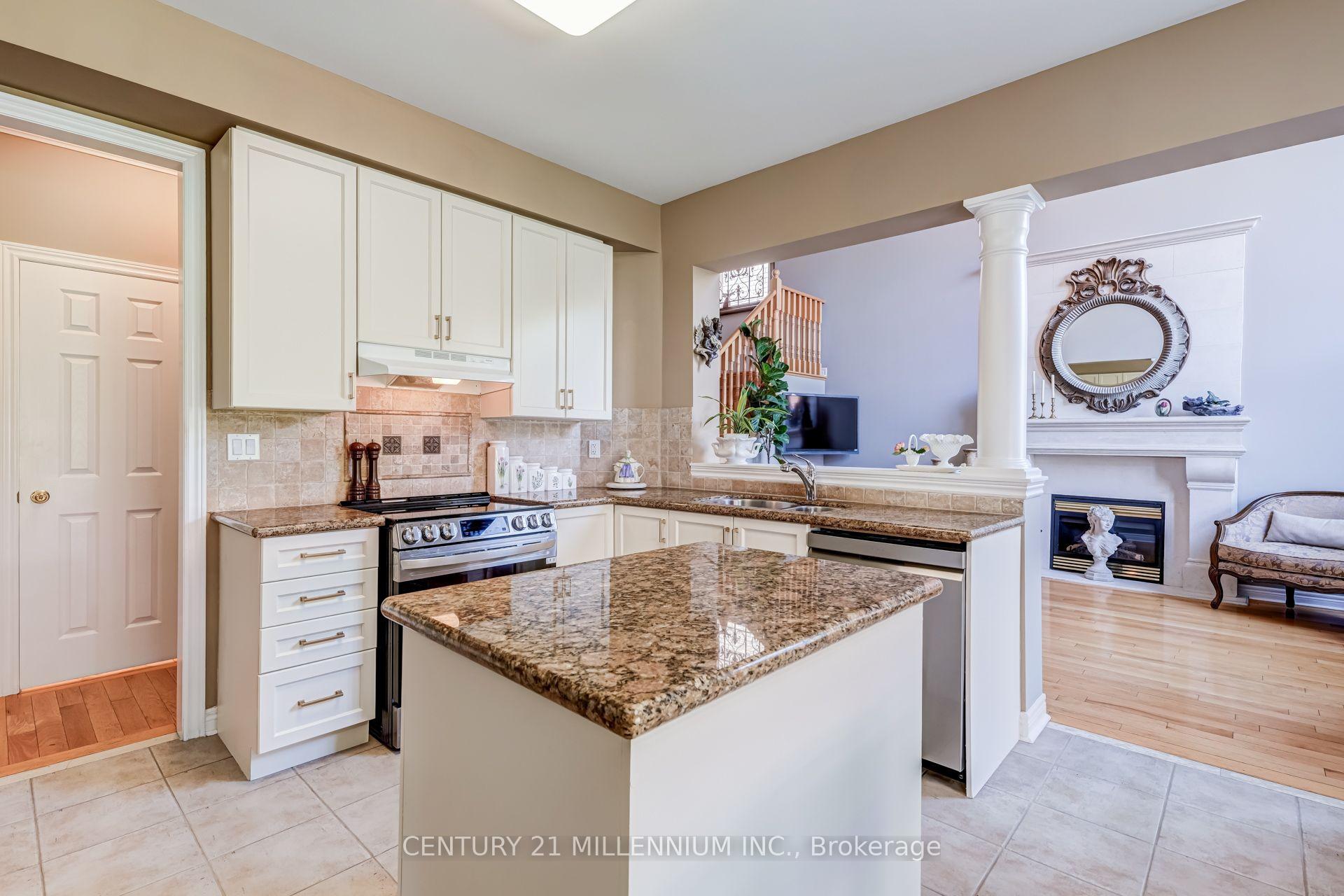 Photo 13 of 2555 Nichols Drive, Oakville, Wedgewood Creek — HOMEH