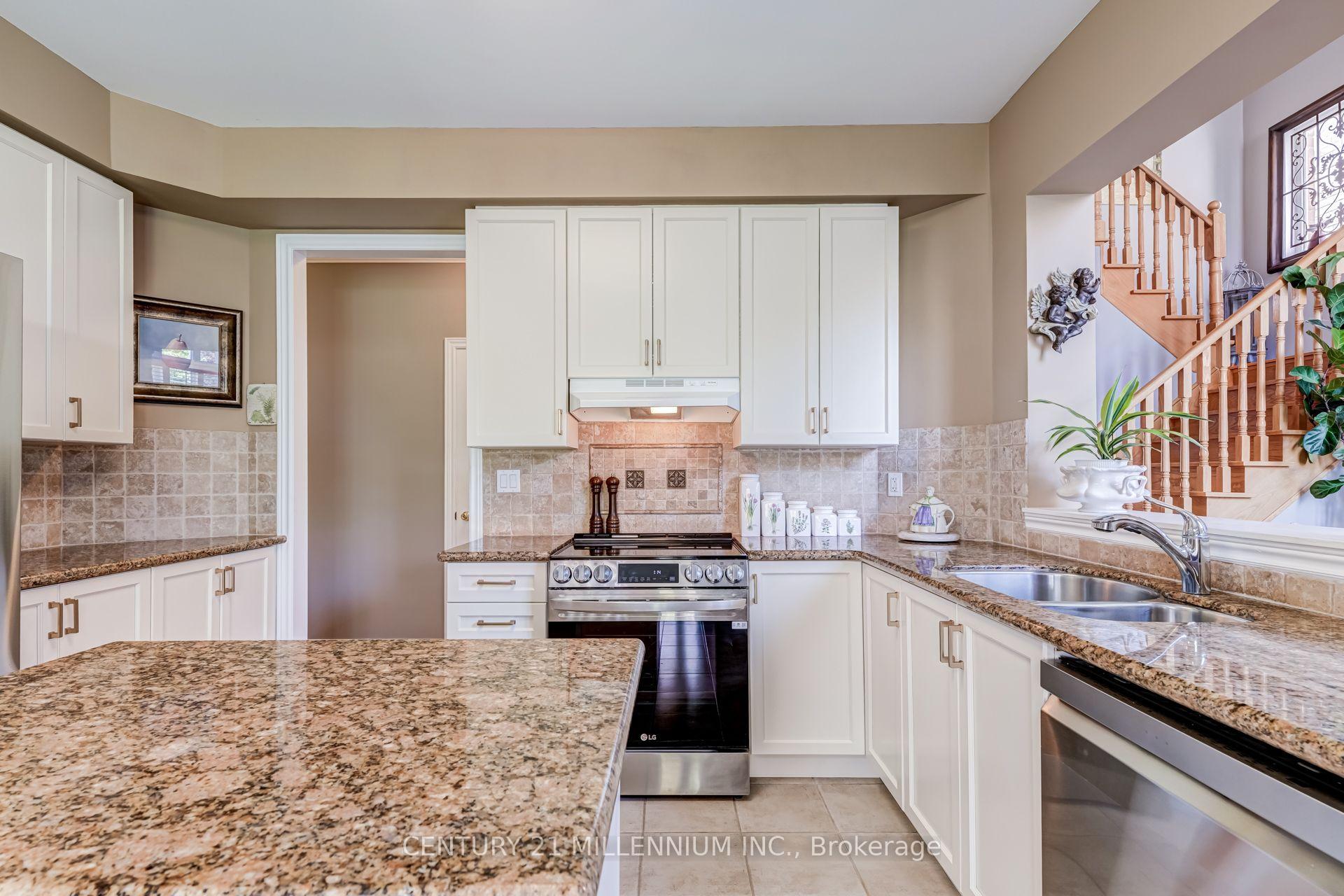 Photo 14 of 2555 Nichols Drive, Oakville, Wedgewood Creek — HOMEH