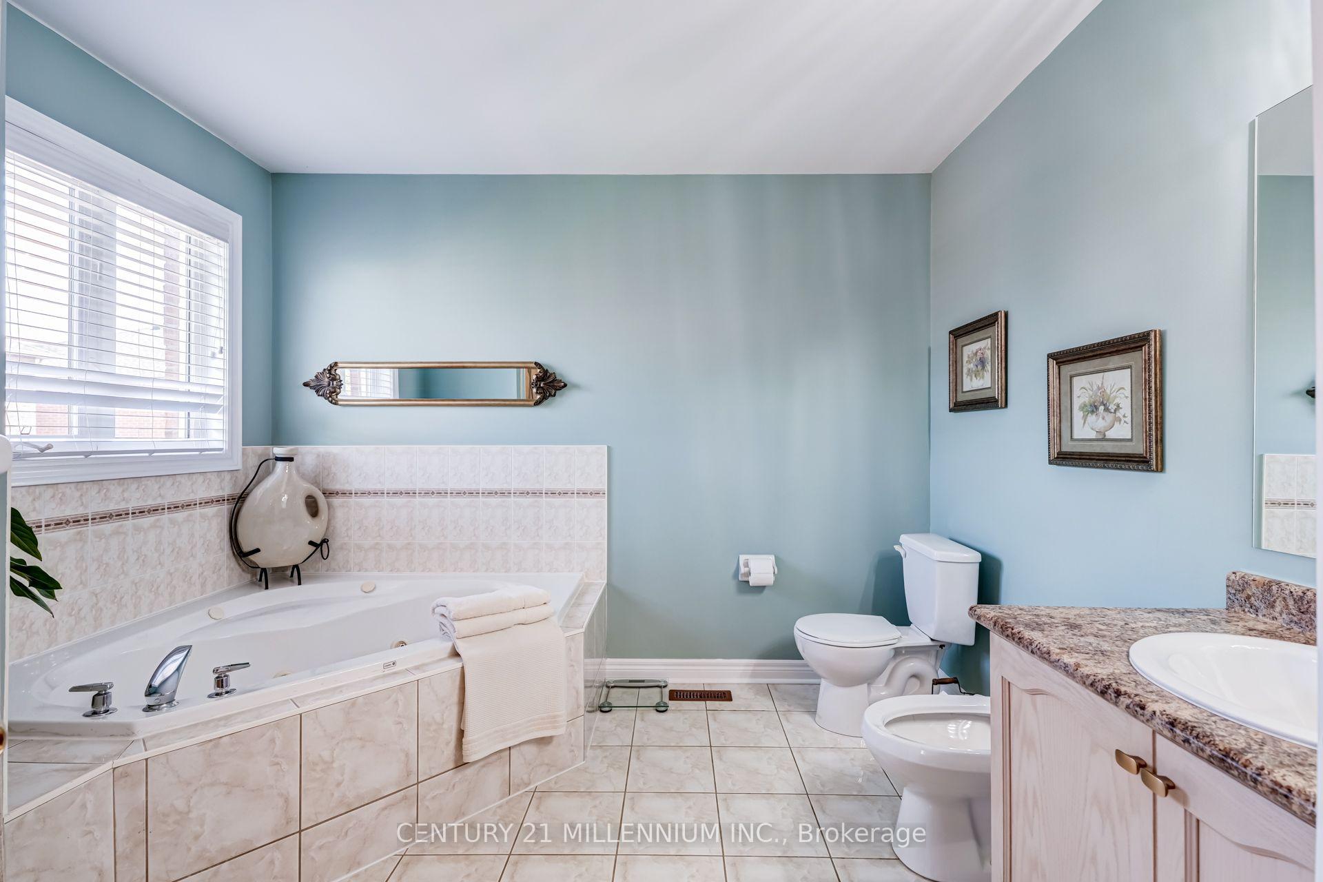Photo 23 of 2555 Nichols Drive, Oakville, Wedgewood Creek — HOMEH