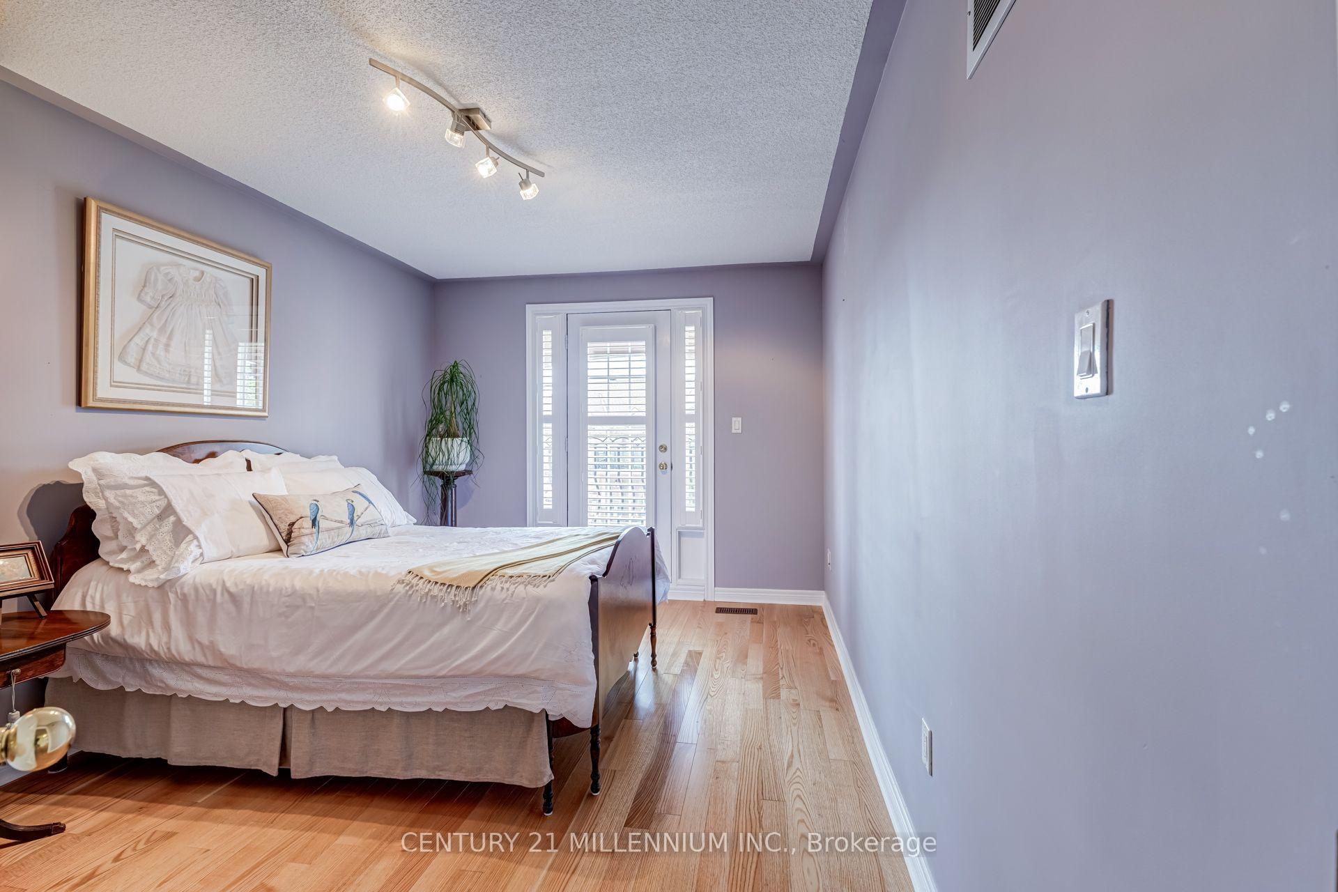 Photo 25 of 2555 Nichols Drive, Oakville, Wedgewood Creek — HOMEH