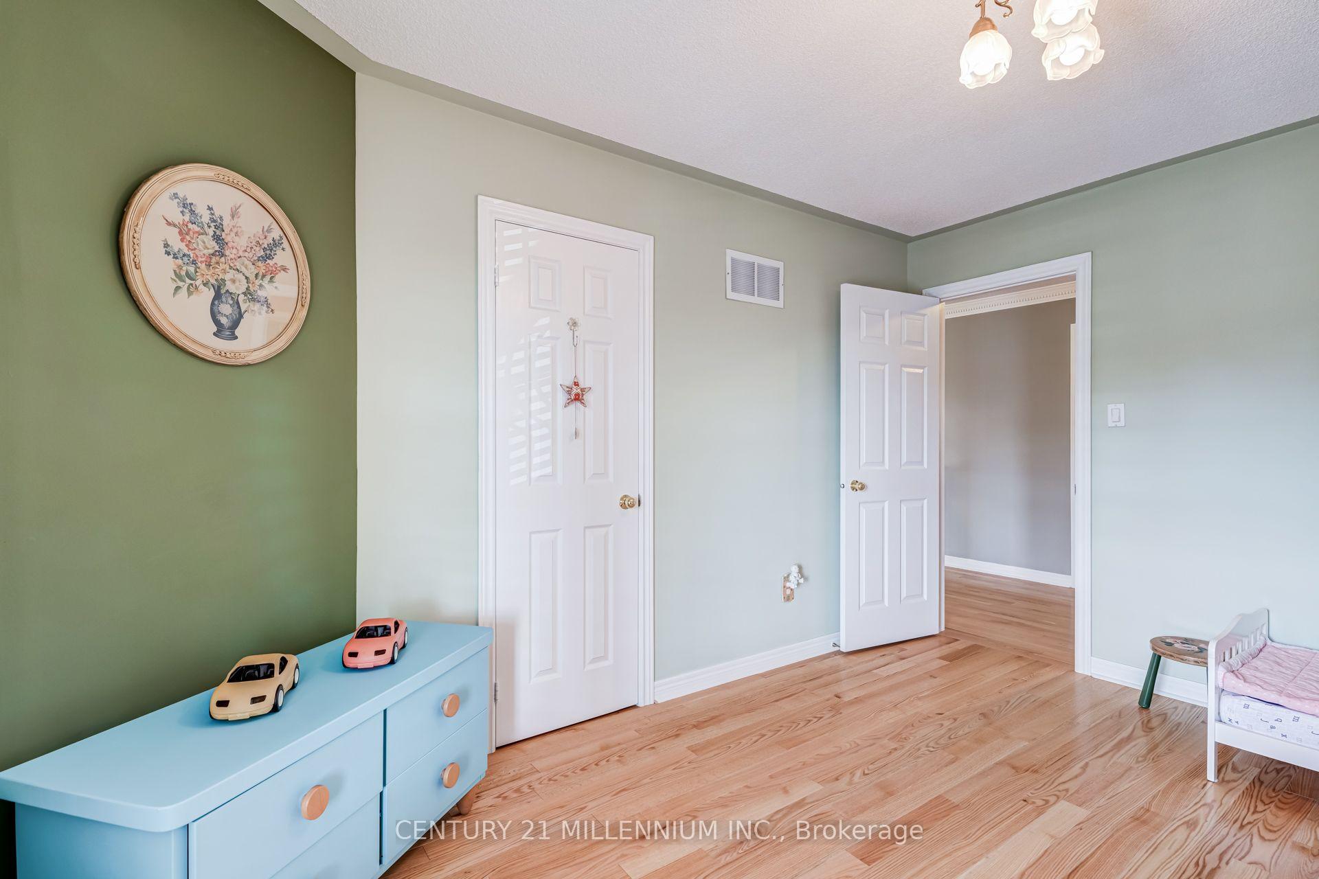 Photo 29 of 2555 Nichols Drive, Oakville, Wedgewood Creek — HOMEH