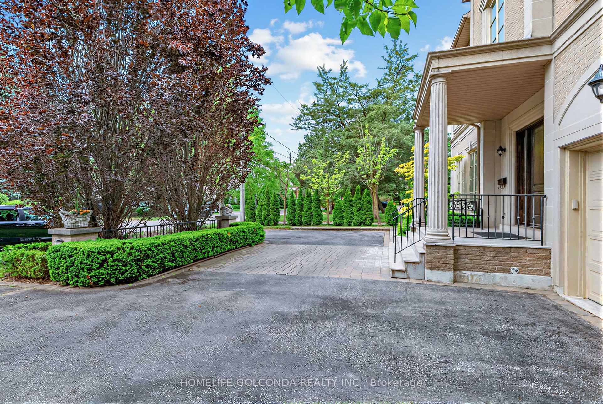 Photo 3 of 164 Owen Boulevard, North York, St. Andrew-Windfields — HOMEH
