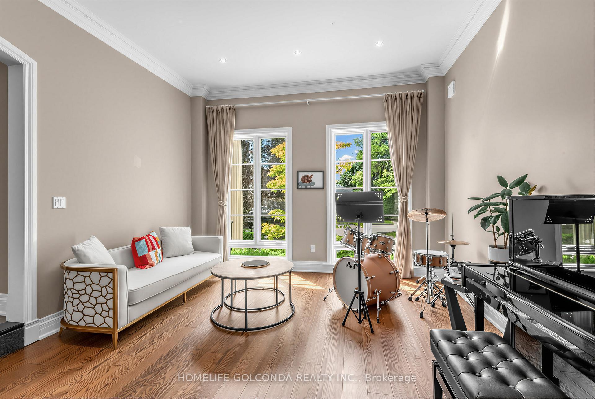 Photo 8 of 164 Owen Boulevard, North York, St. Andrew-Windfields — HOMEH