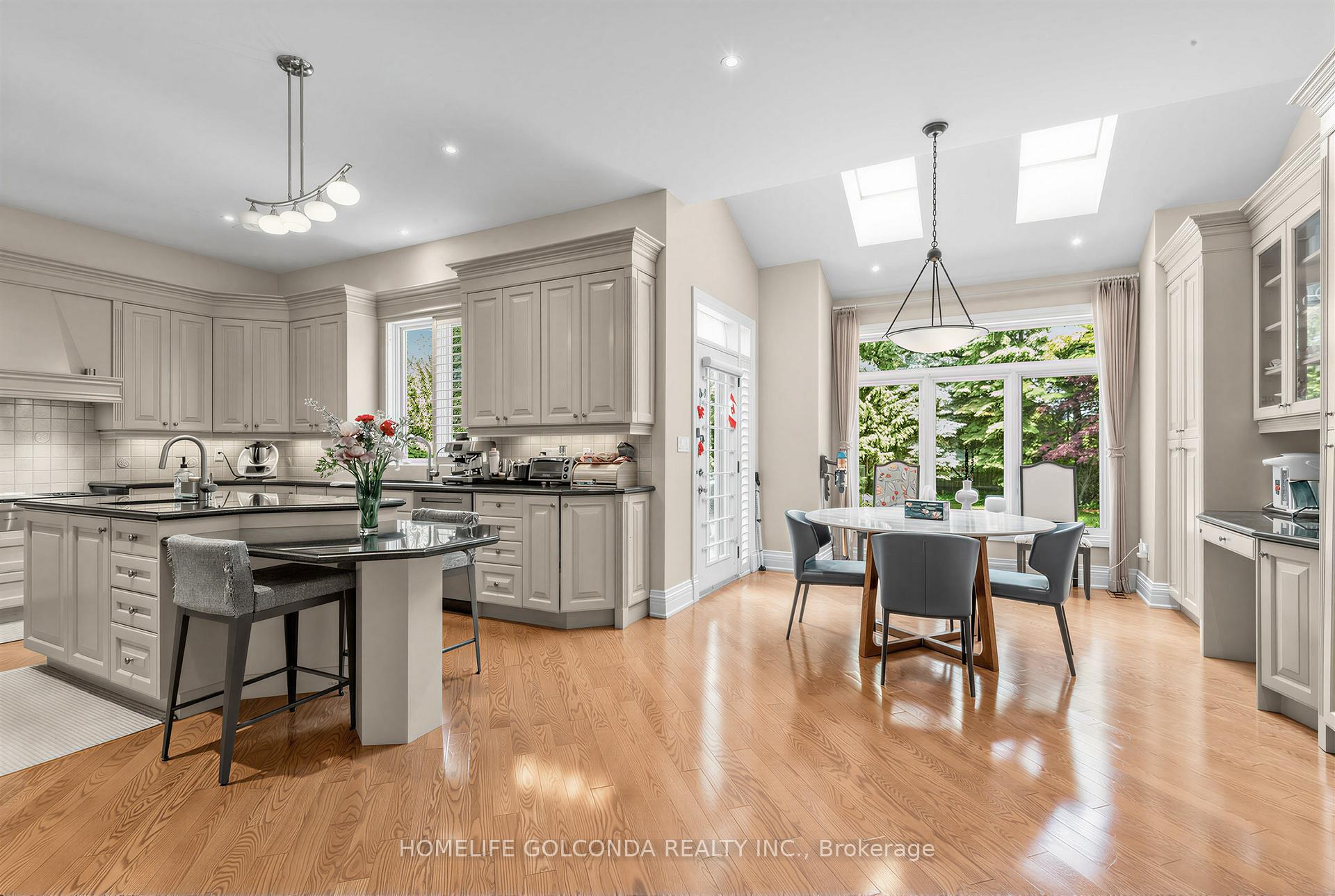 Photo 12 of 164 Owen Boulevard, North York, St. Andrew-Windfields — HOMEH
