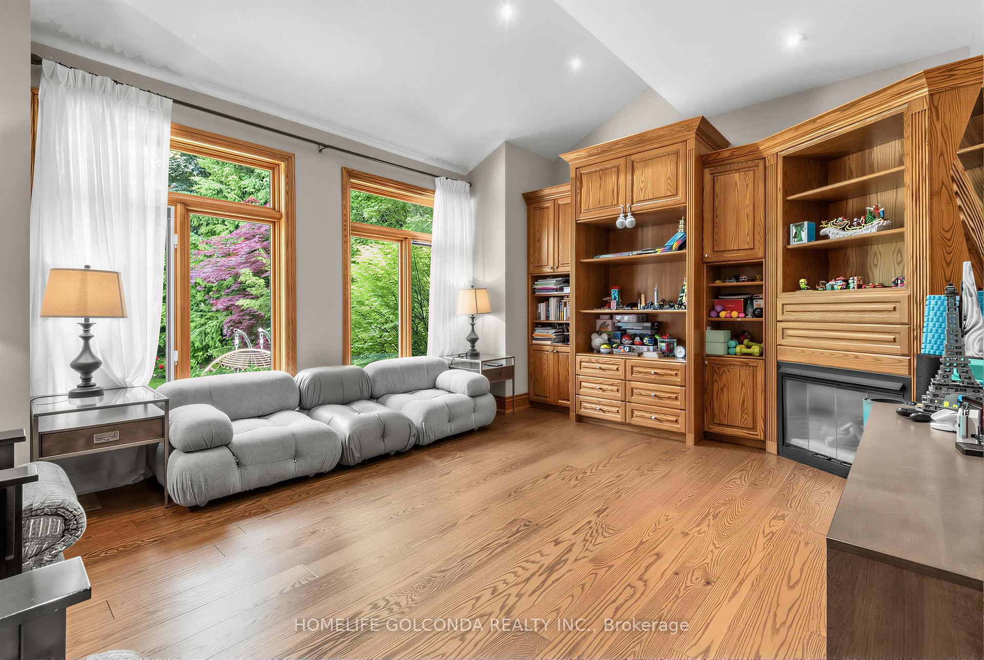 Photo 16 of 164 Owen Boulevard, North York, St. Andrew-Windfields — HOMEH
