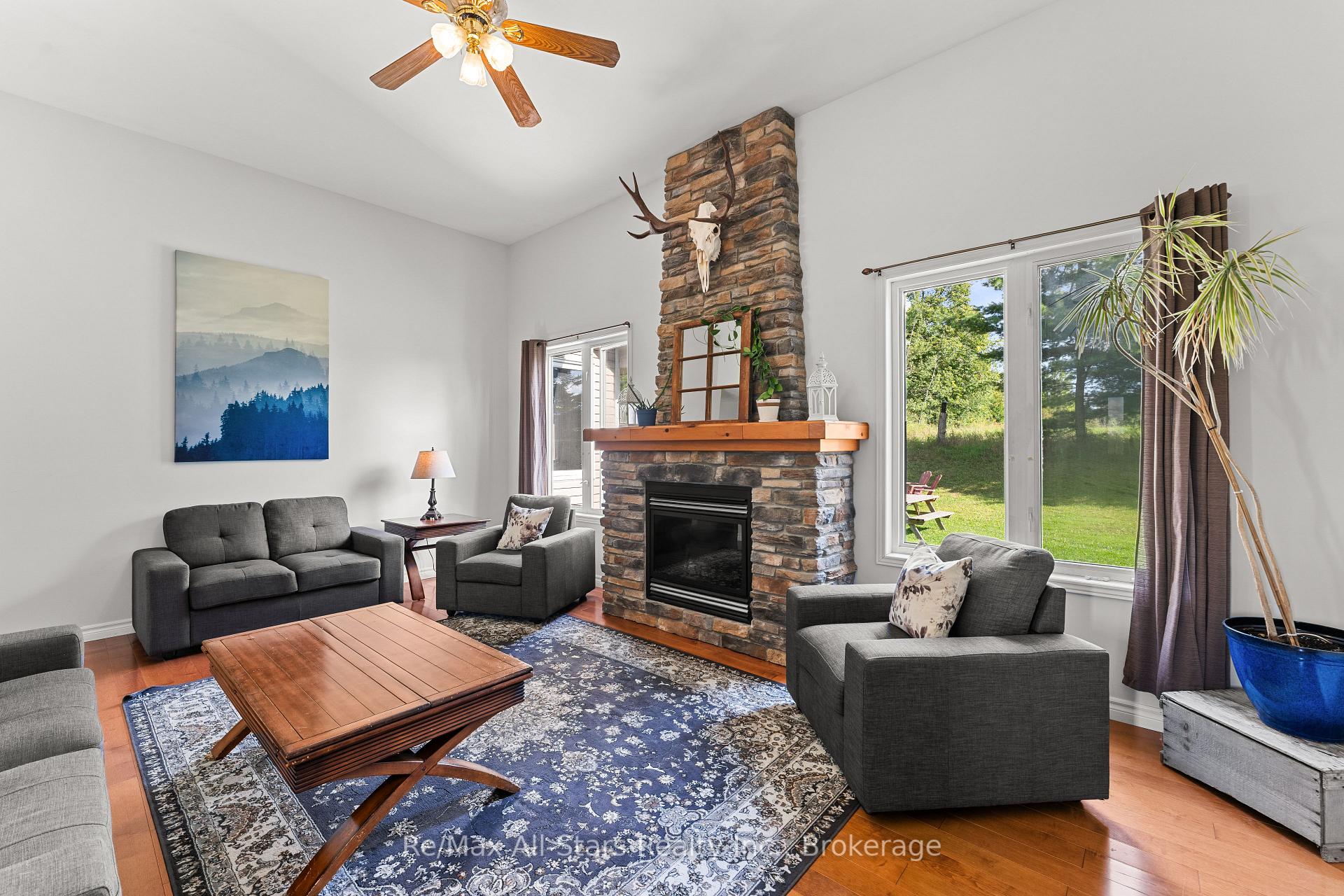 Photo 4 of 72 Patterson Road, Kawartha Lakes, Fenelon Falls — HOMEH