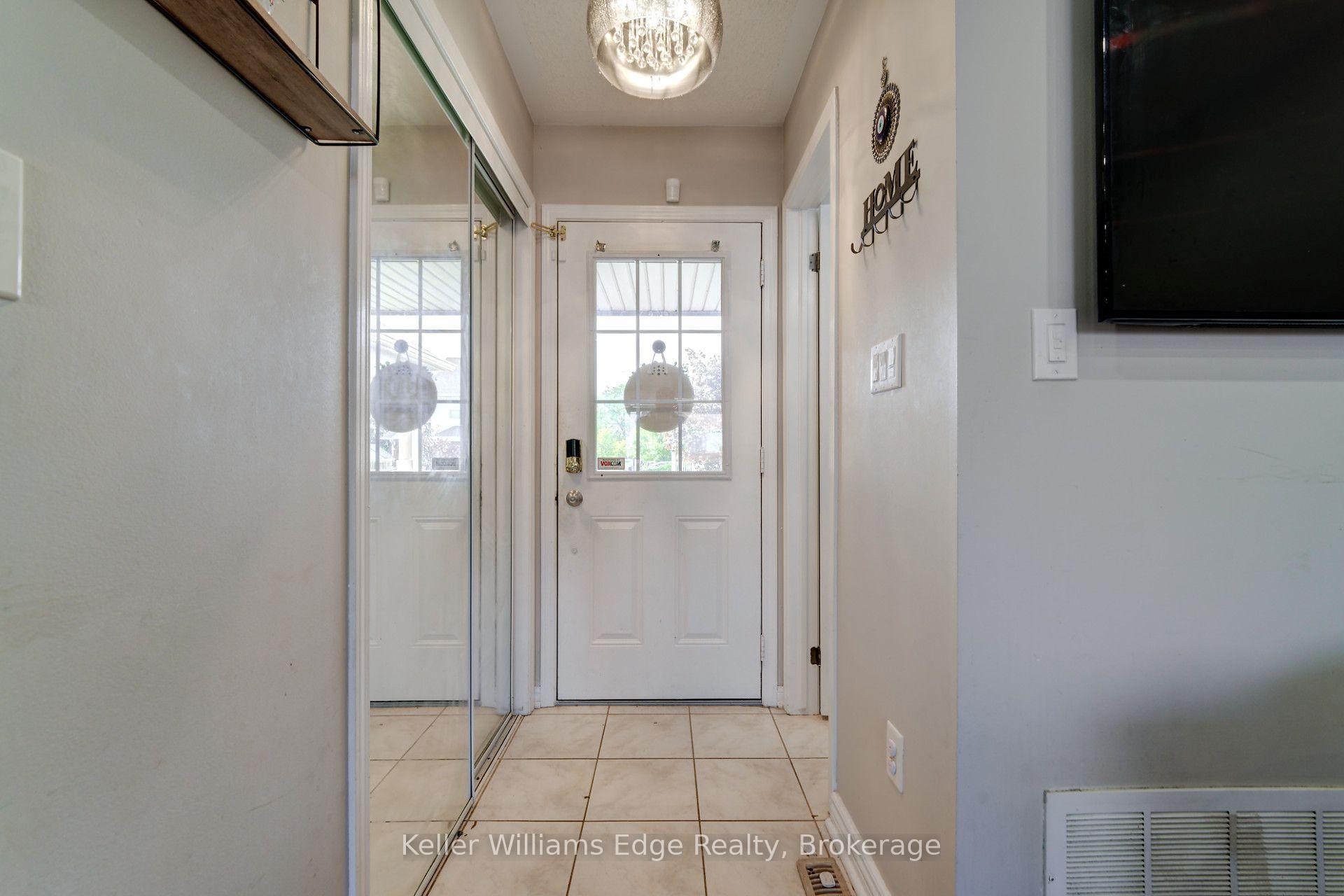 Photo 6 of 4028 Donnic Drive, Burlington, Alton — HOMEH