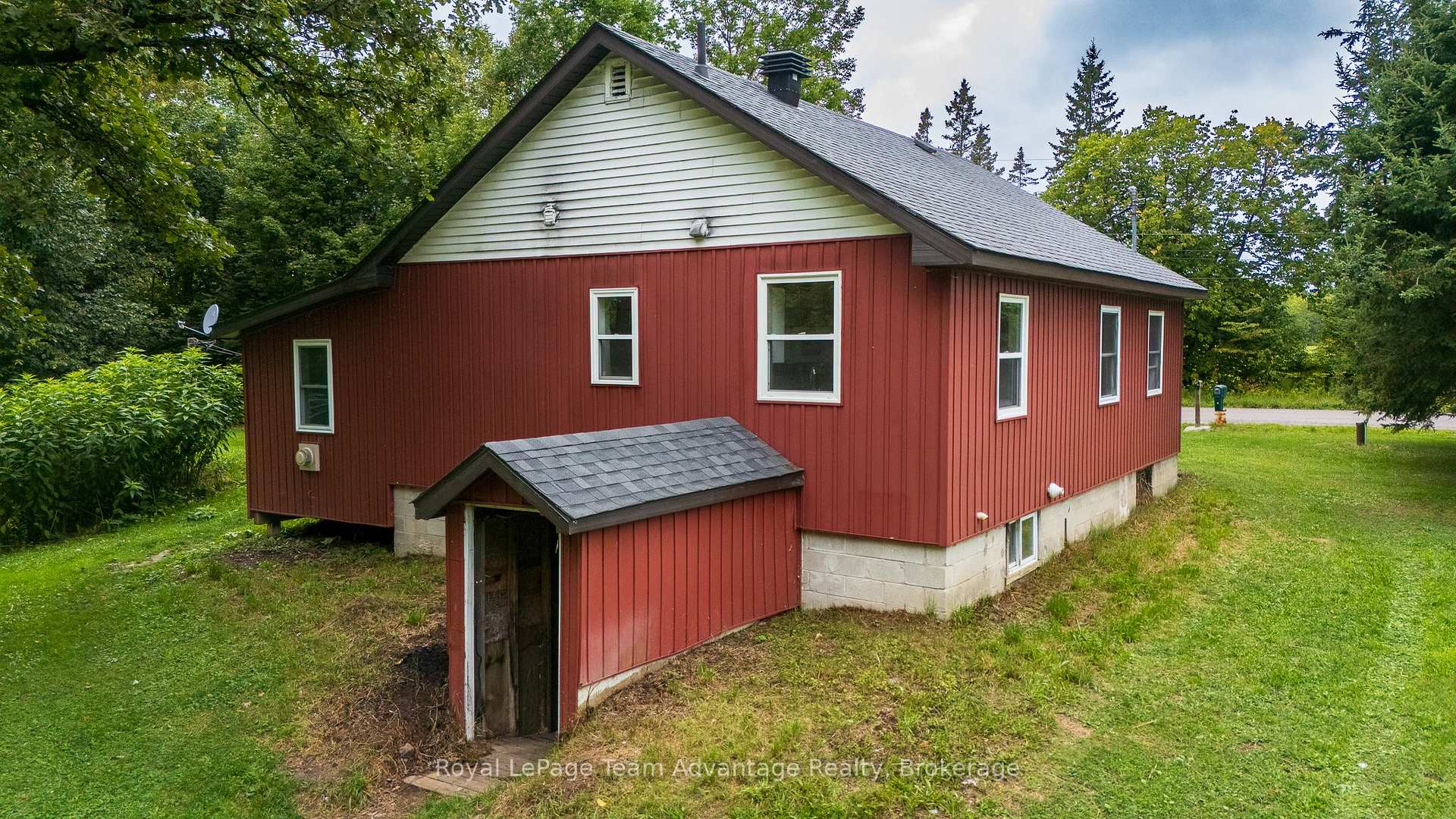 Photo 8 of 419 Balsam Road, McKellar — HOMEH