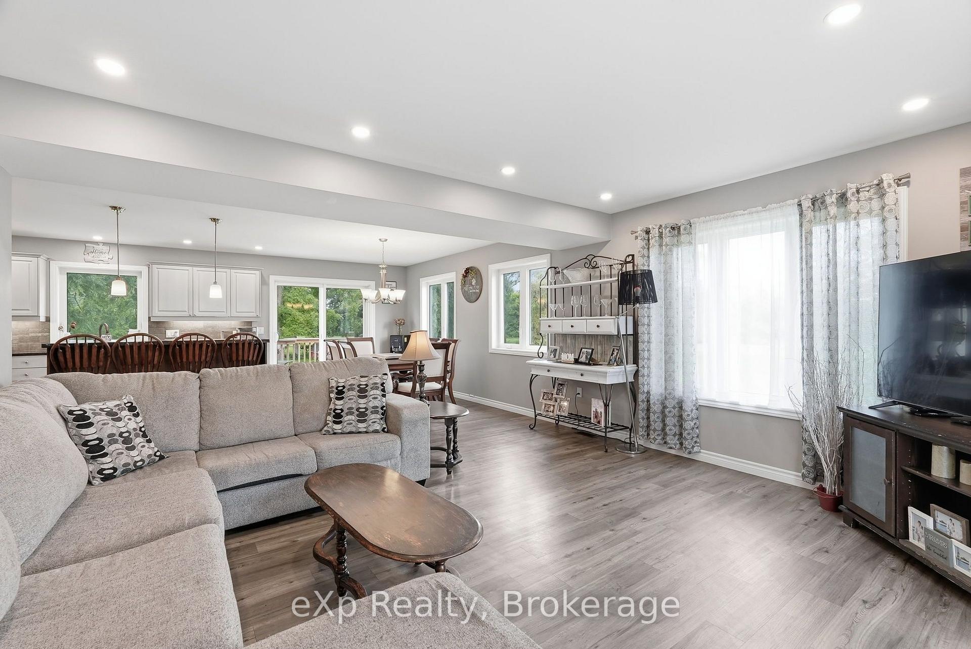 Photo 13 of 324 David Winkler Parkway, West Grey — HOMEH