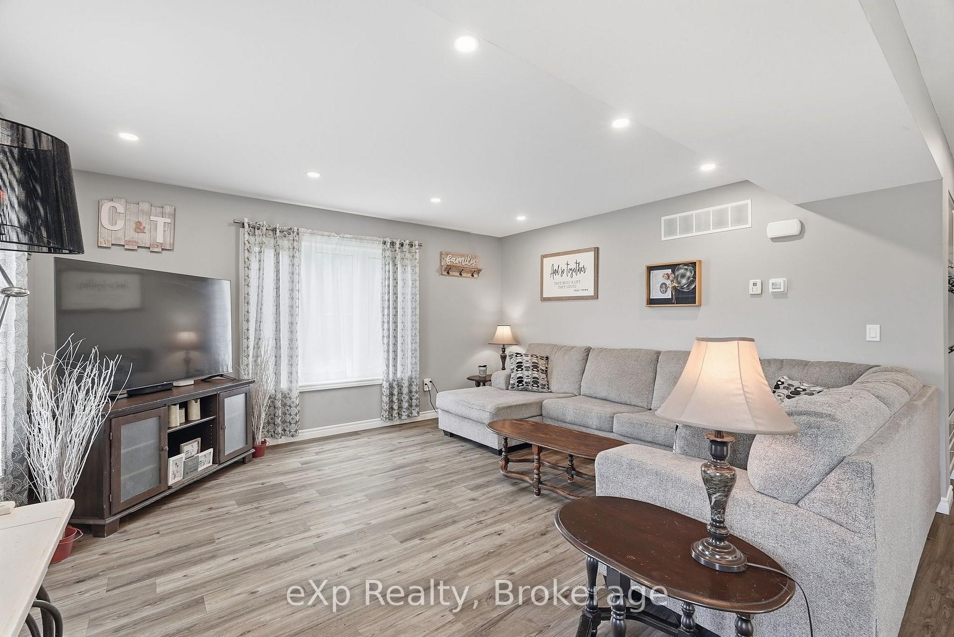 Photo 14 of 324 David Winkler Parkway, West Grey — HOMEH