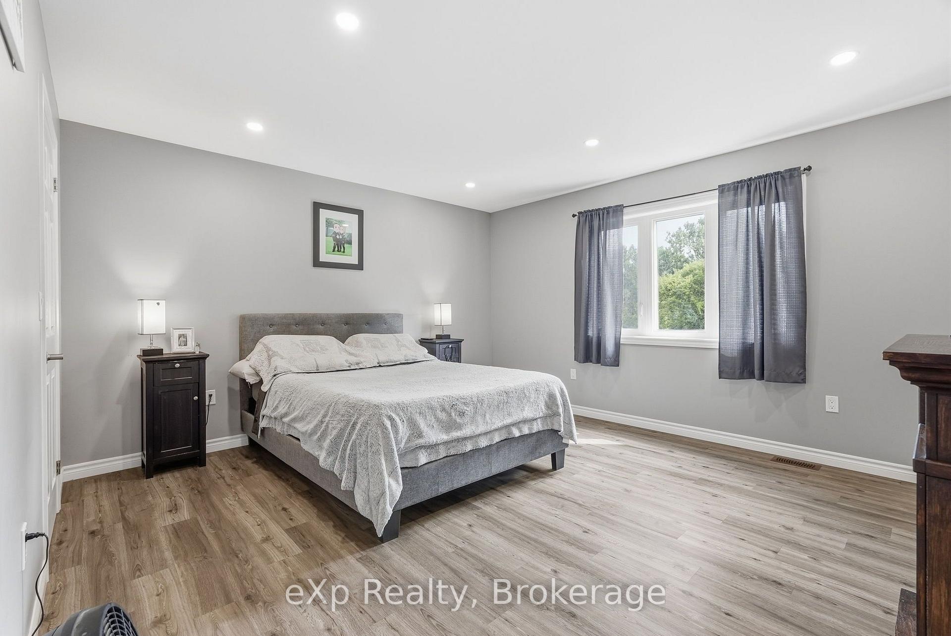 Photo 18 of 324 David Winkler Parkway, West Grey — HOMEH