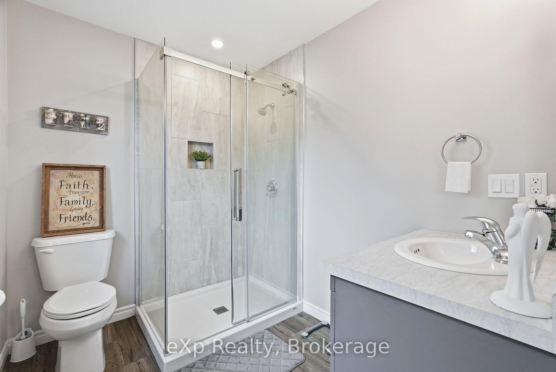 Photo 20 of 324 David Winkler Parkway, West Grey — HOMEH