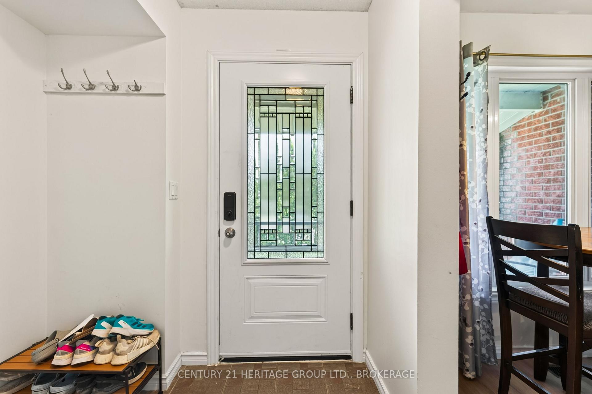 Photo 3 of 944 Warburton Crescent, Kingston, East Gardiners Rd — HOMEH