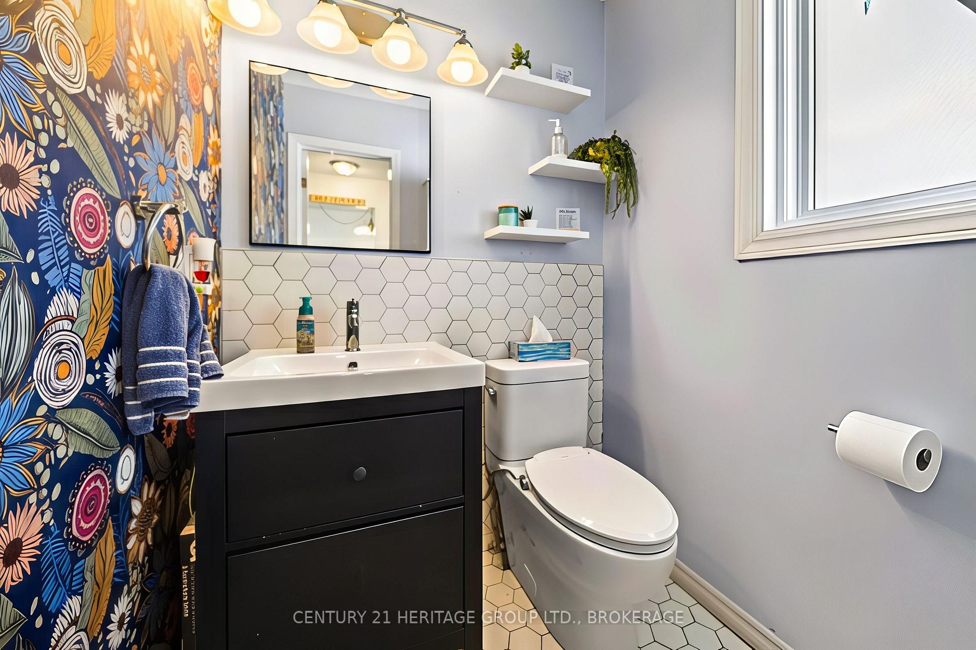 Photo 5 of 944 Warburton Crescent, Kingston, East Gardiners Rd — HOMEH