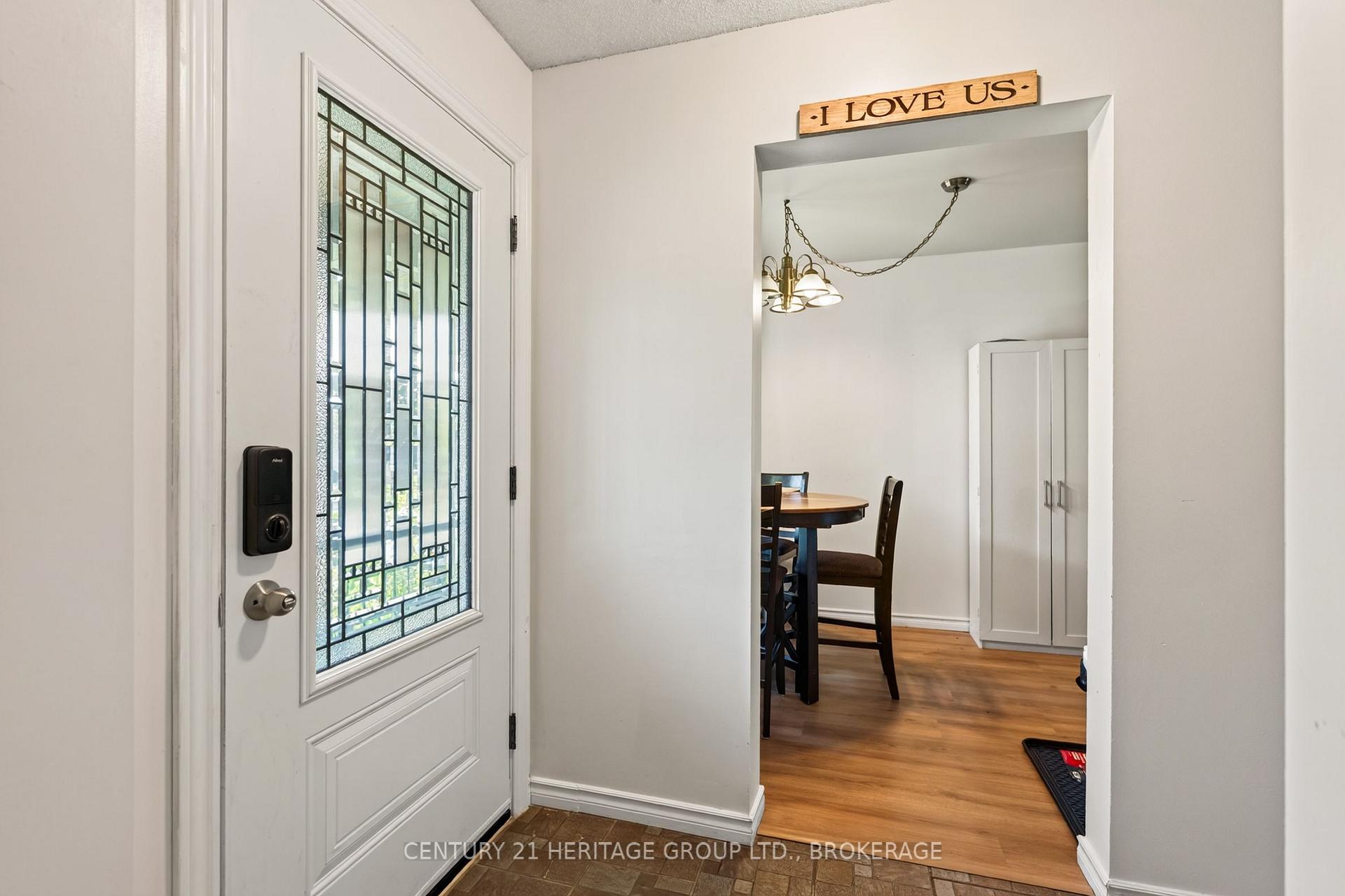 Photo 6 of 944 Warburton Crescent, Kingston, East Gardiners Rd — HOMEH