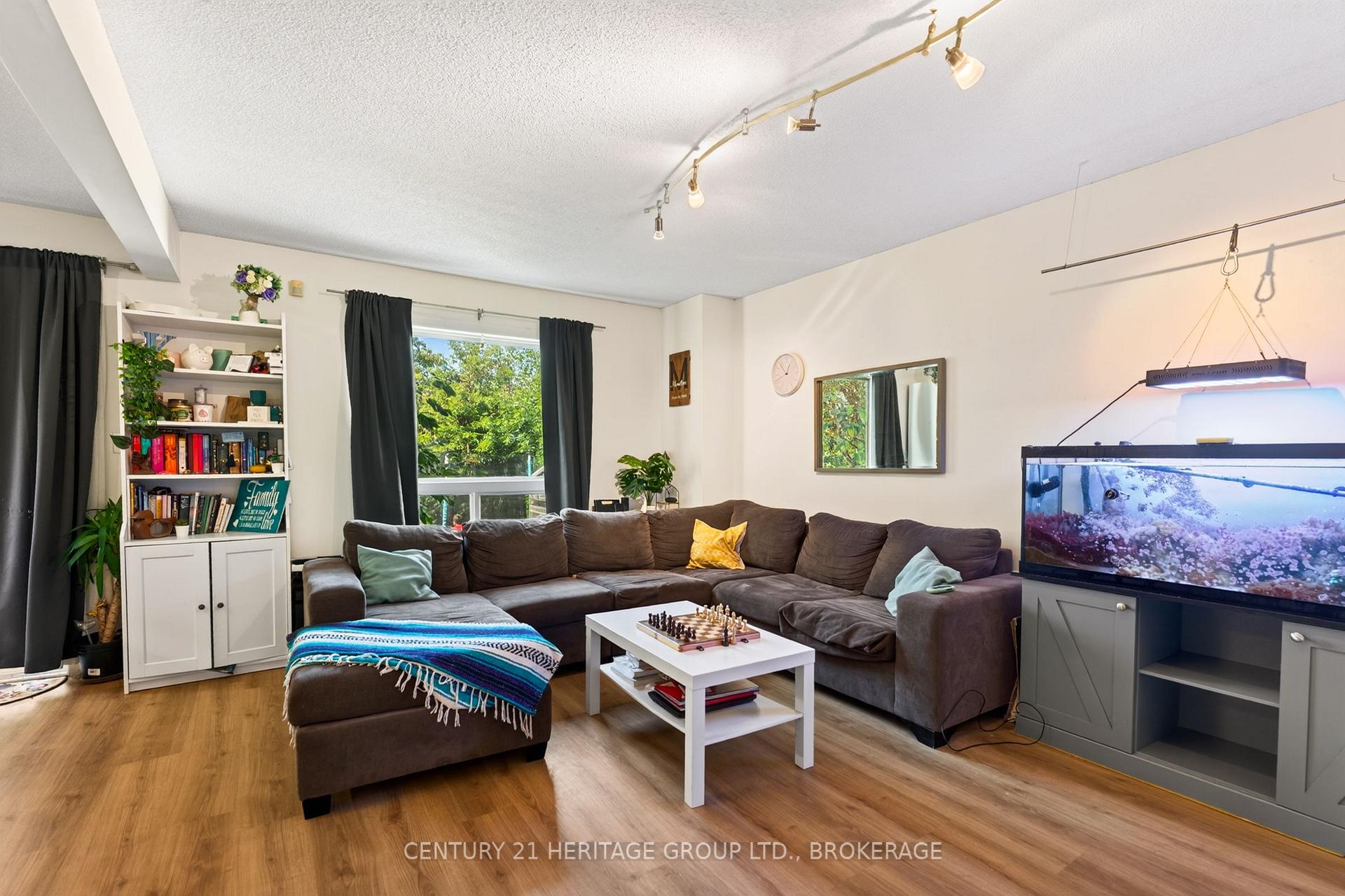 Photo 7 of 944 Warburton Crescent, Kingston, East Gardiners Rd — HOMEH