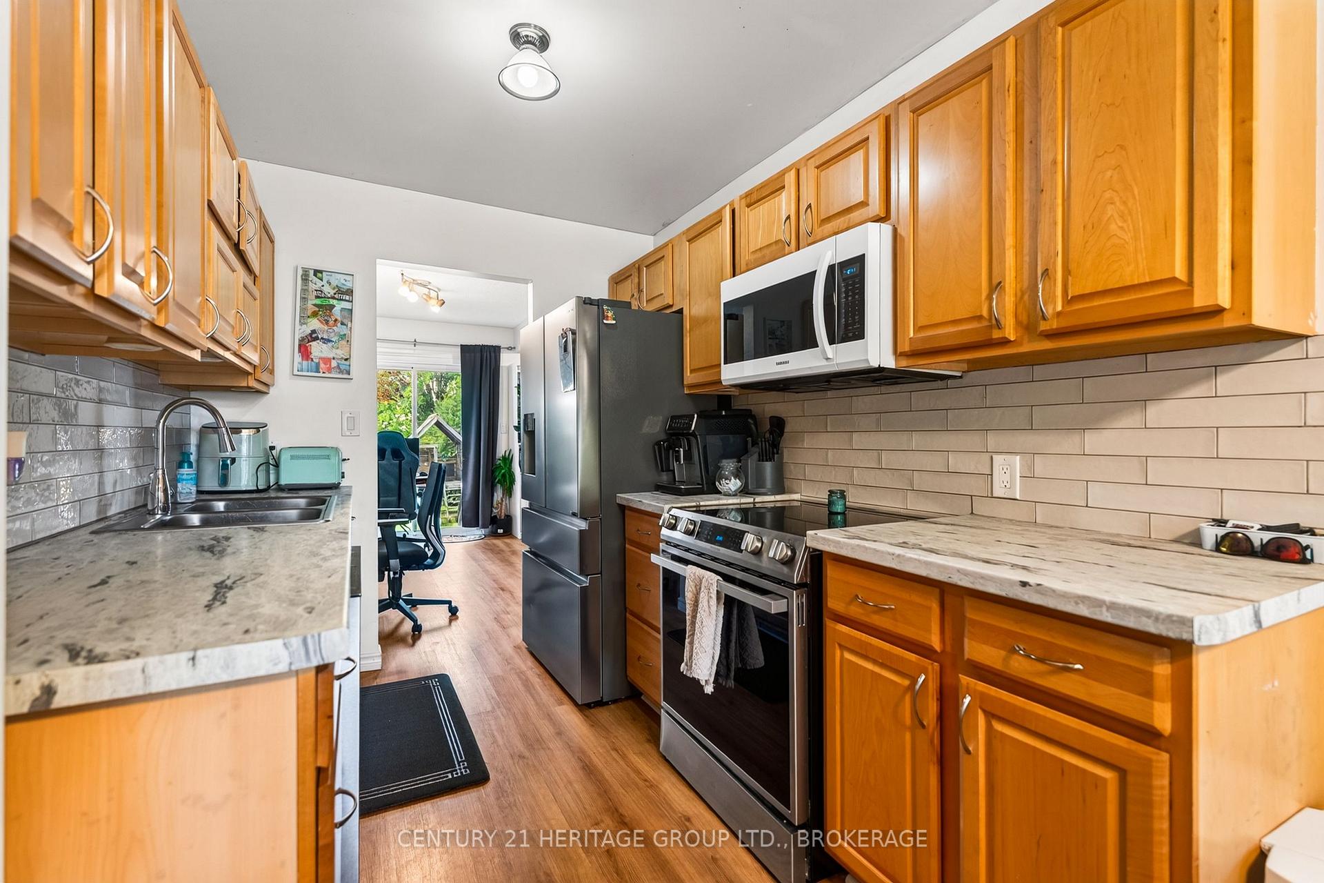 Photo 9 of 944 Warburton Crescent, Kingston, East Gardiners Rd — HOMEH
